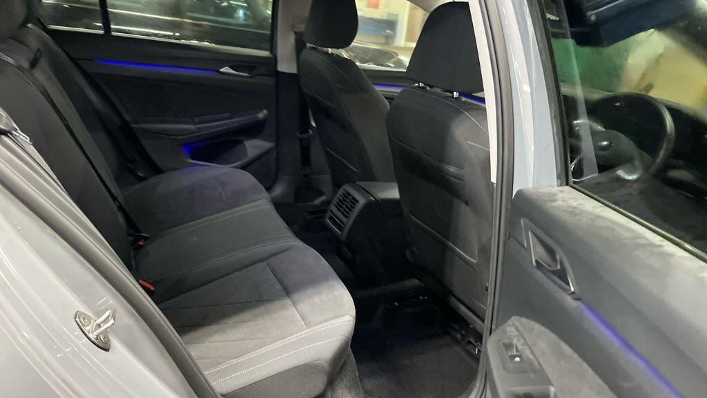 Volkswagen Golf - Image 10