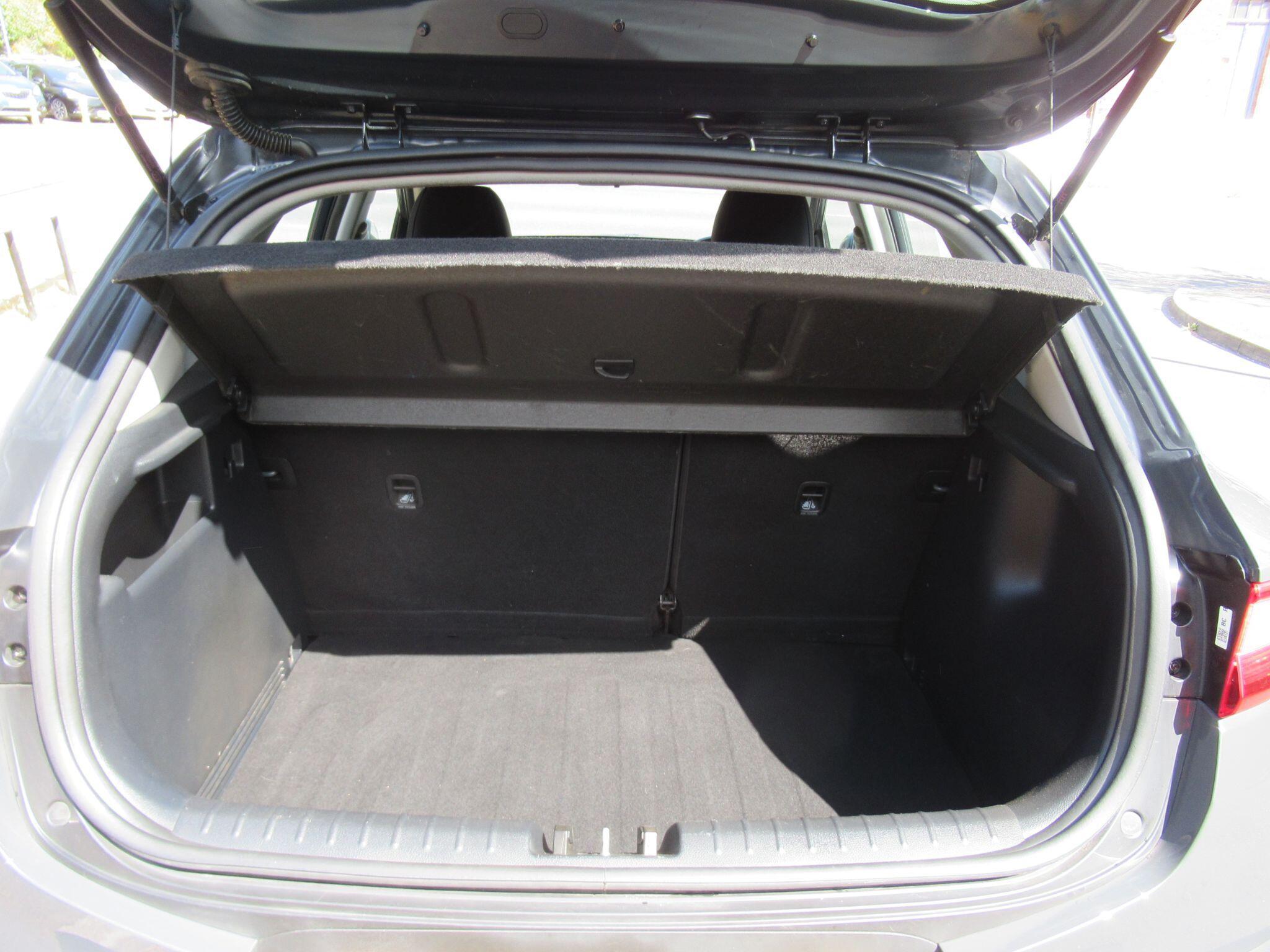 Kia Stonic - Image 17