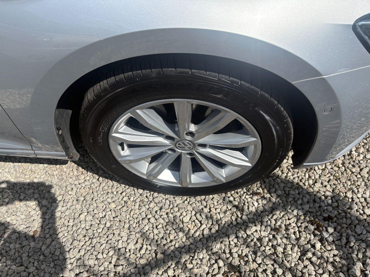 Volkswagen Passat - Image 19