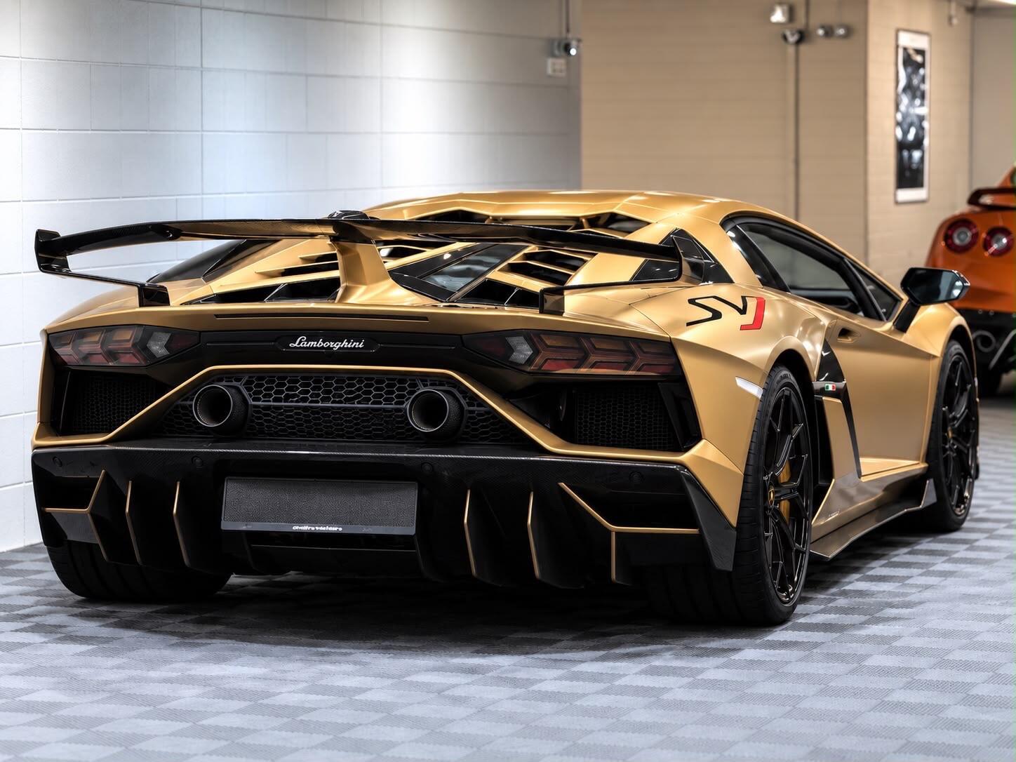 Lamborghini Aventador - Image 4