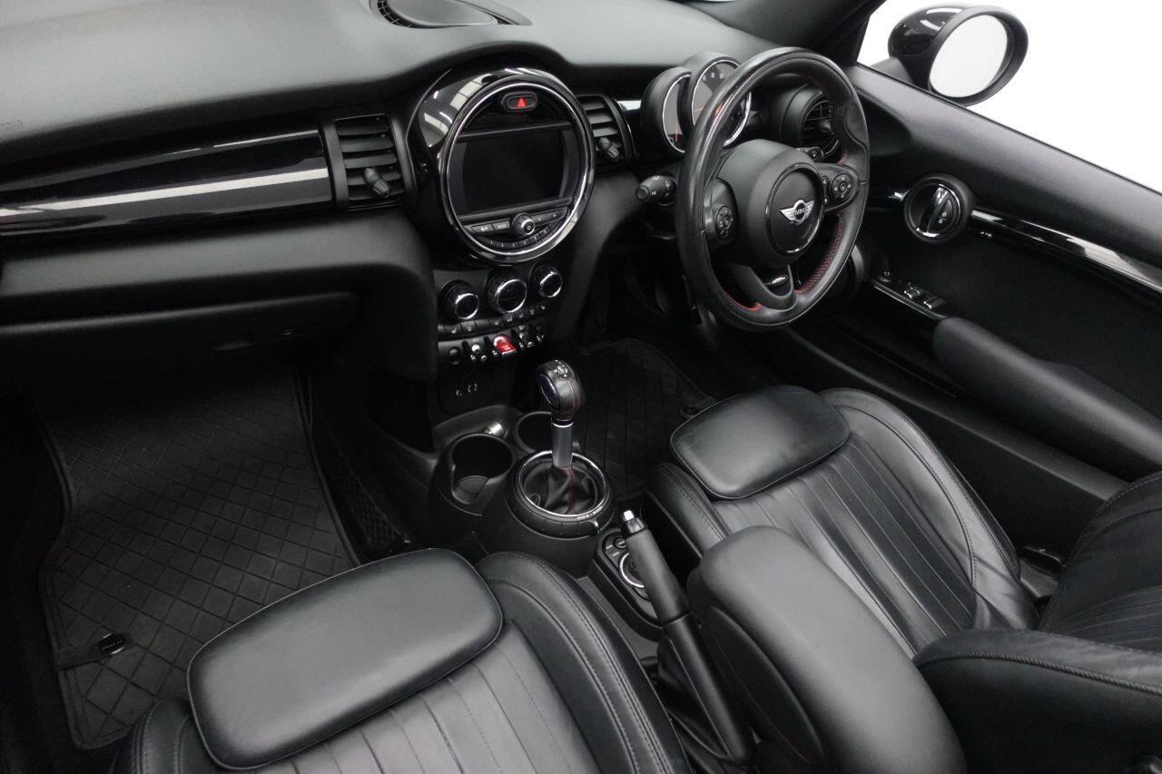 MINI Convertible - Image 18