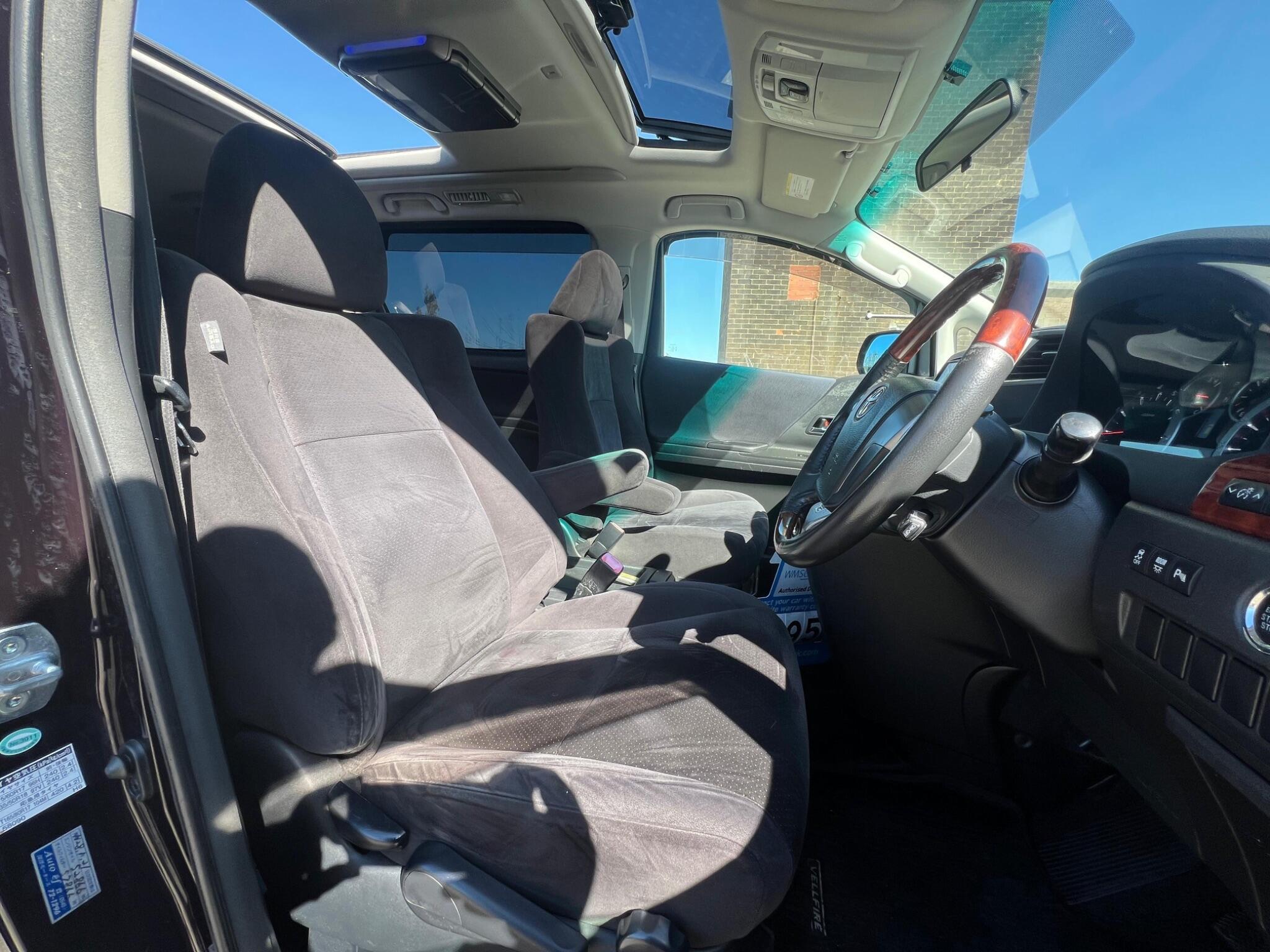 Toyota Vellfire - Image 7