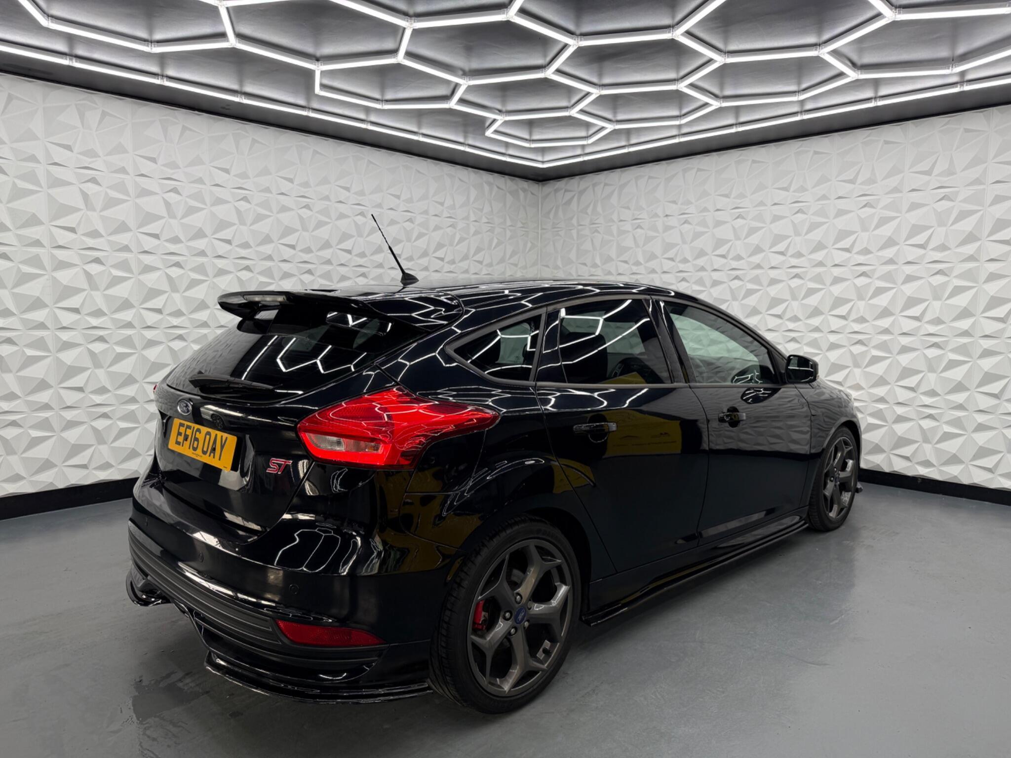 Ford Focus - Image 15