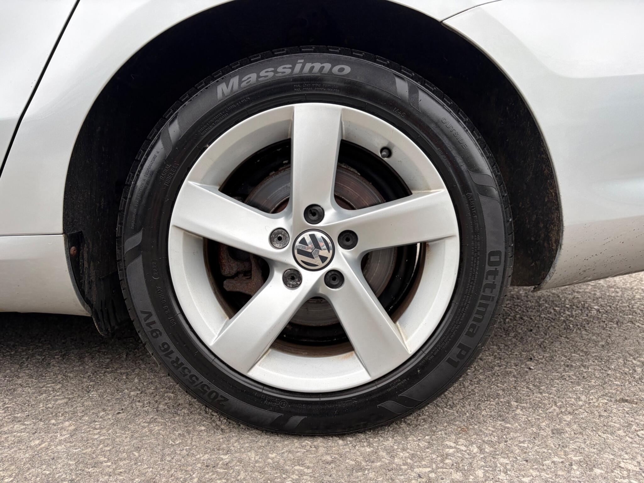 Volkswagen Passat - Image 33