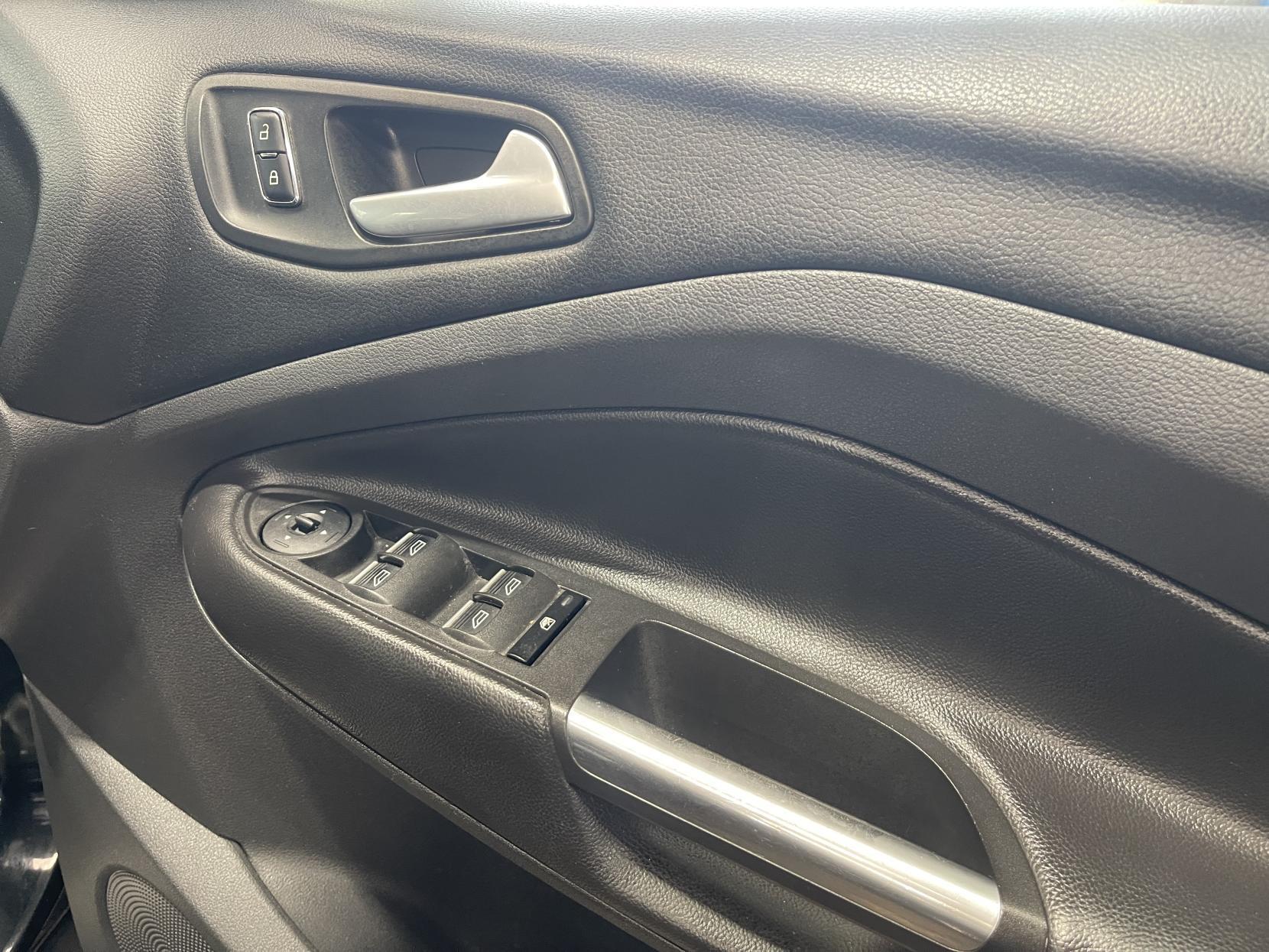 Ford Kuga - Image 13