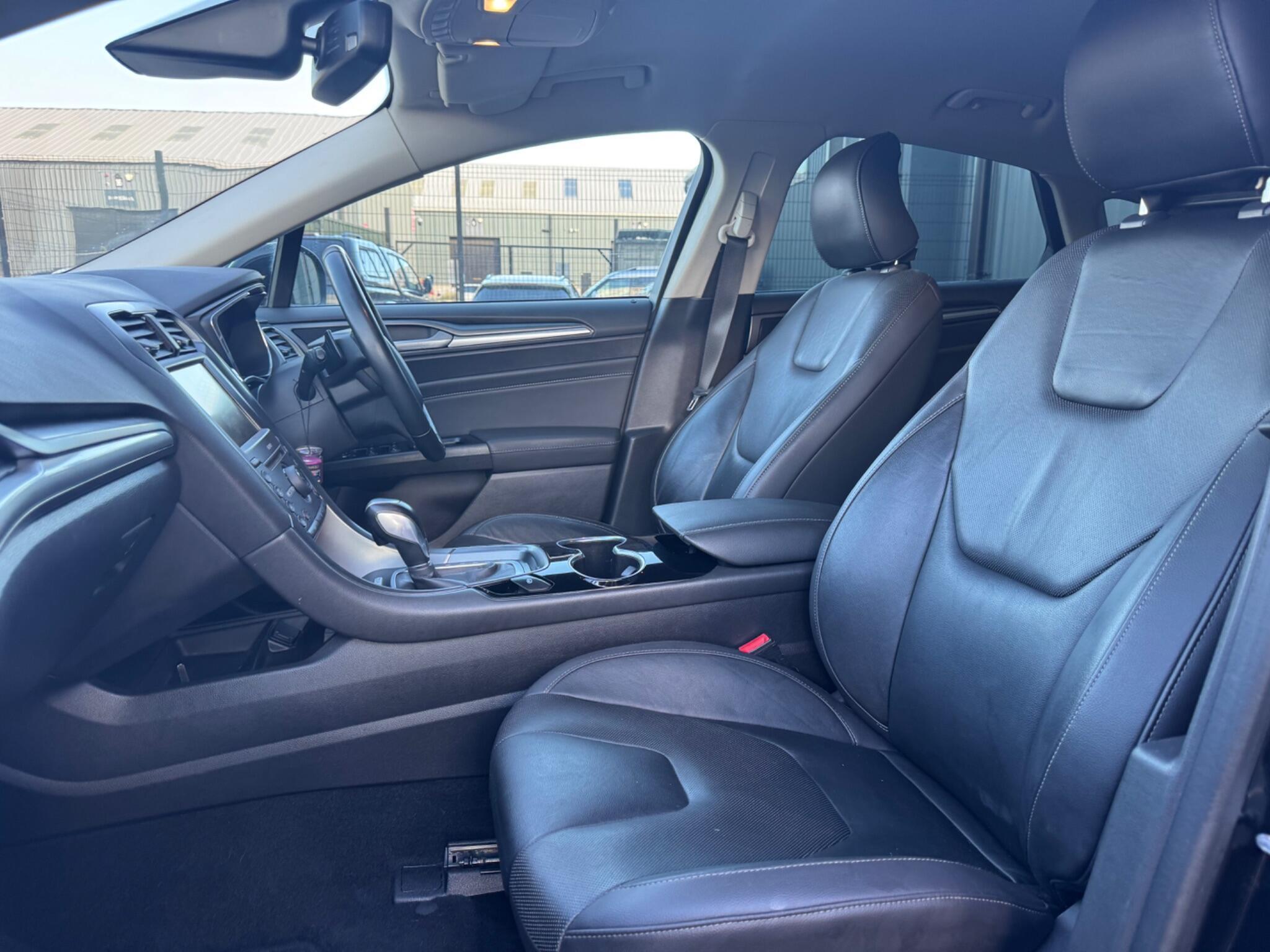 Ford Mondeo - Image 20