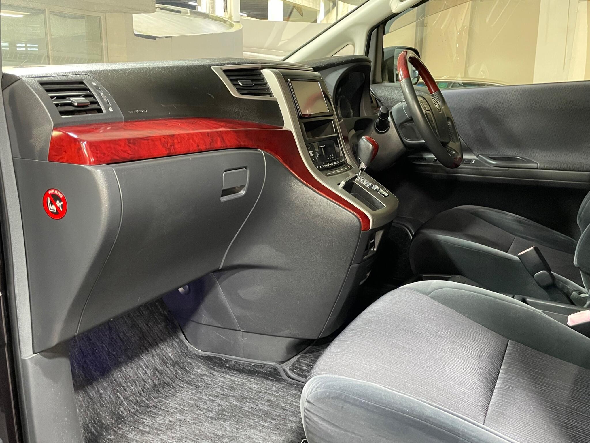 Toyota Vellfire - Image 11