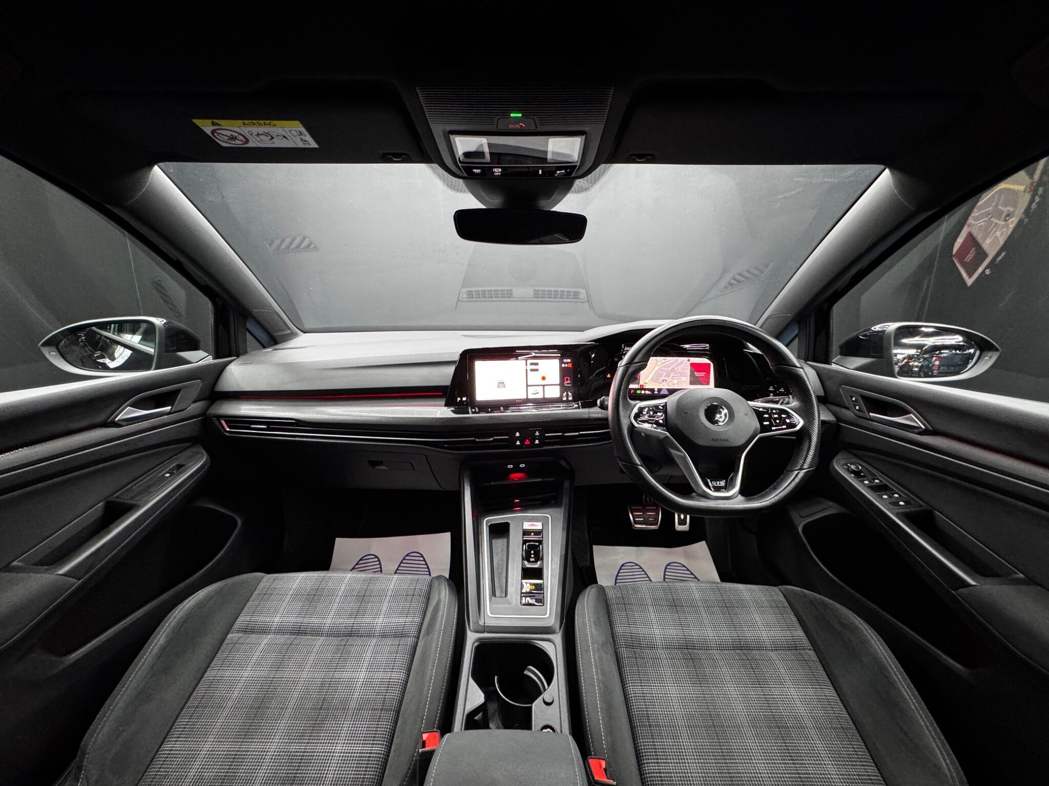 Volkswagen Golf - Image 17