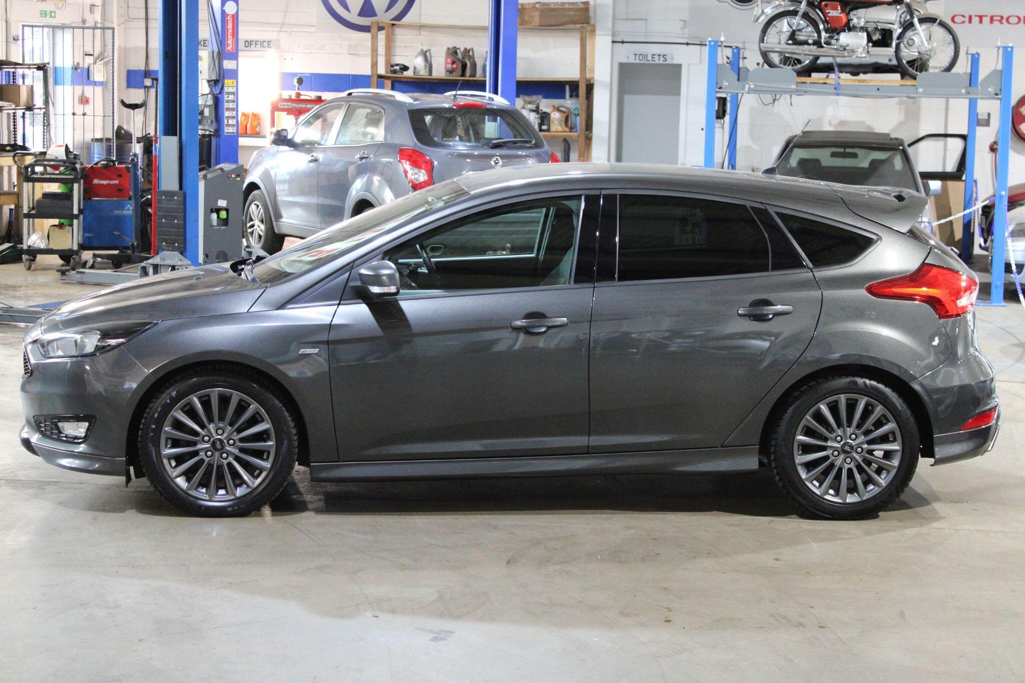 Ford Focus - Image 14