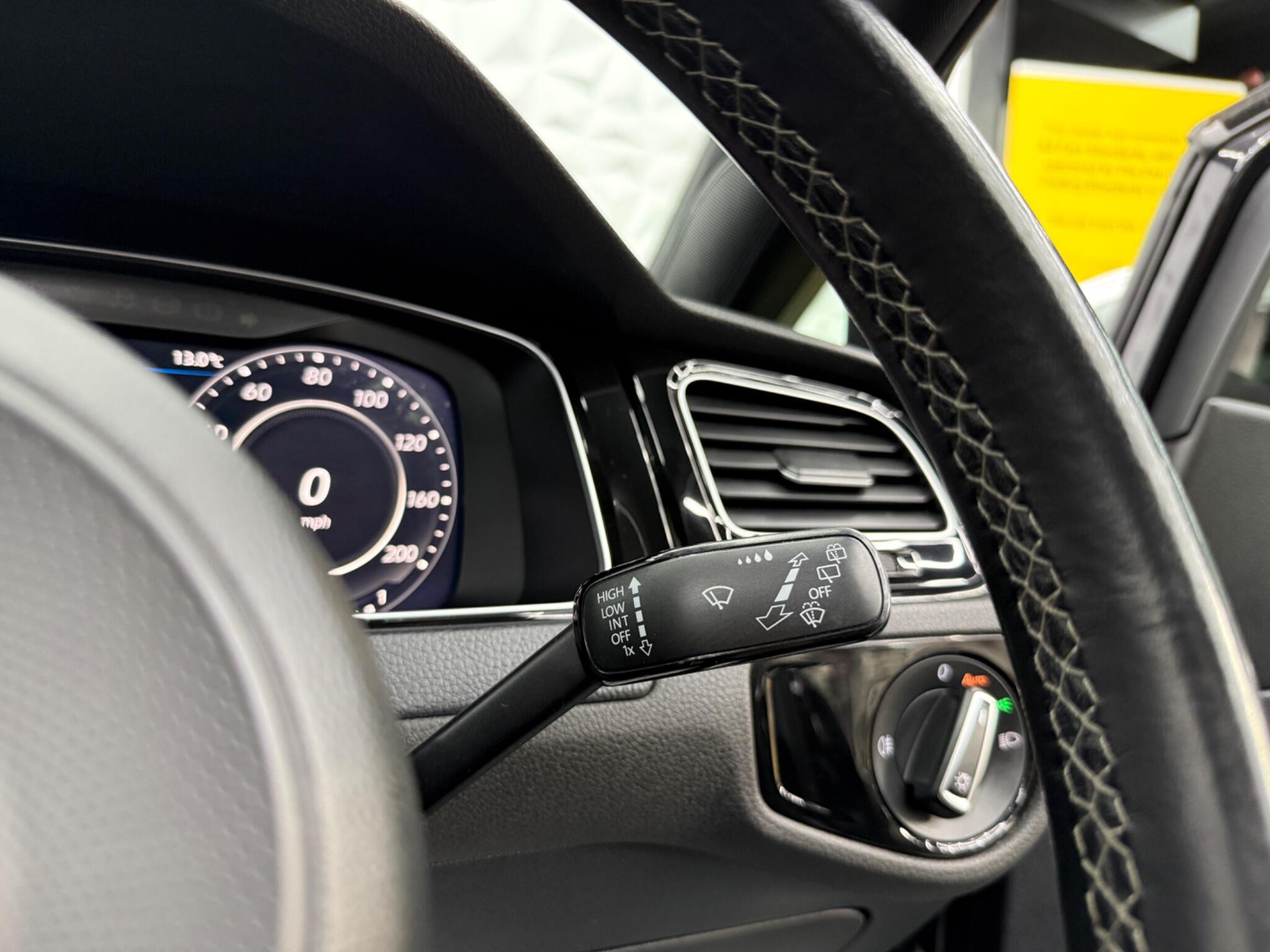Volkswagen Golf - Image 31