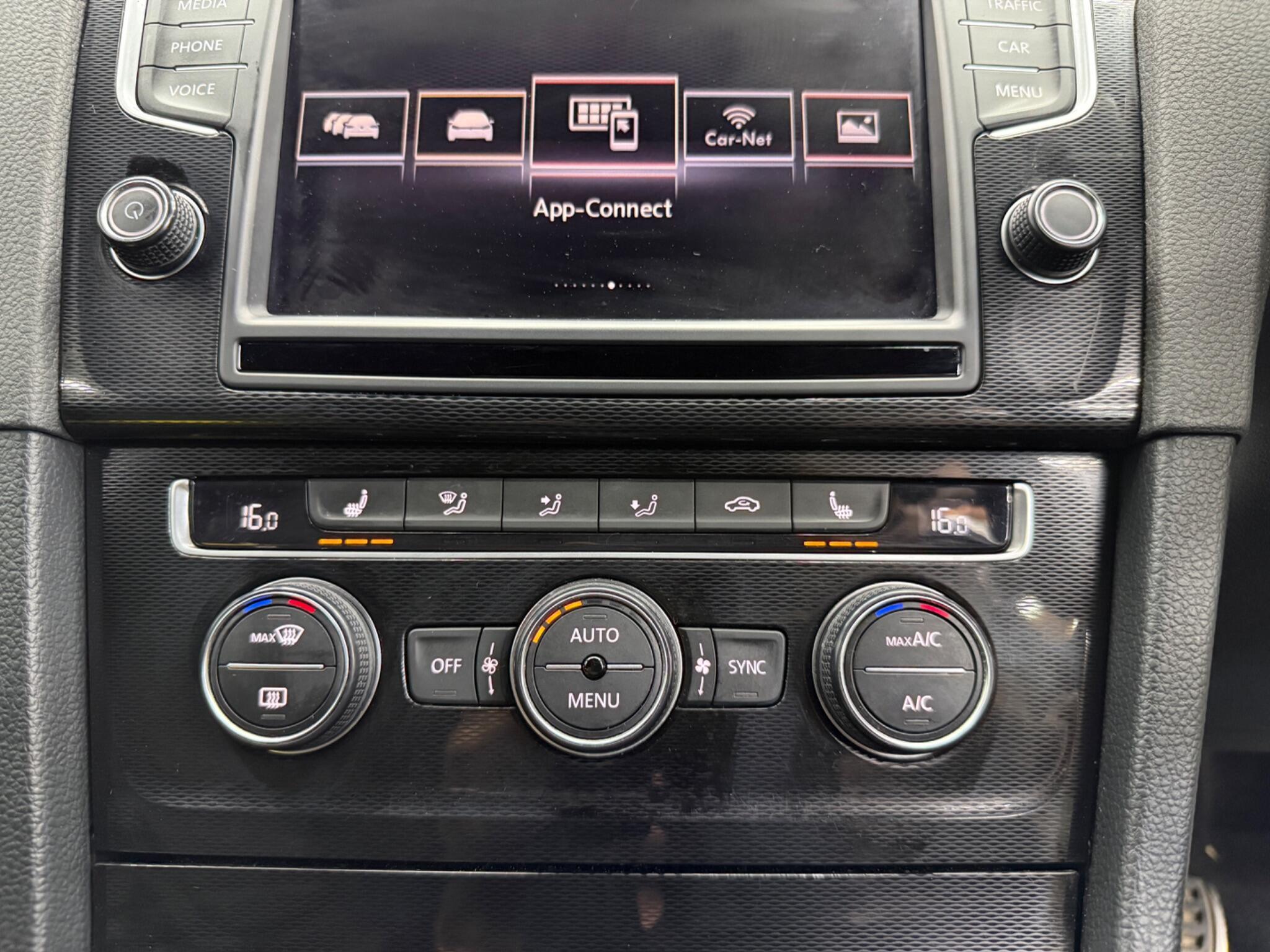 Volkswagen Golf - Image 40