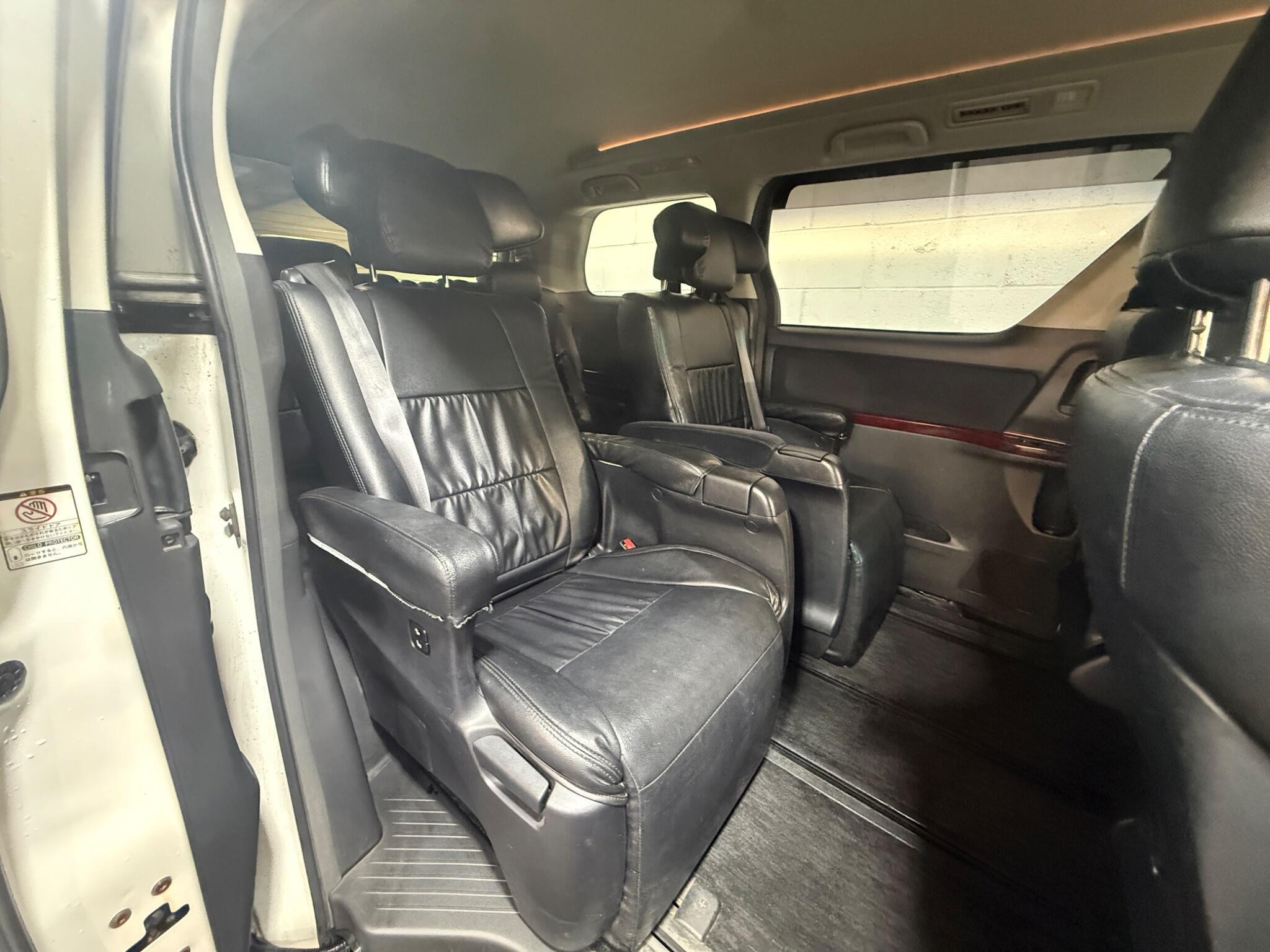 Toyota Alphard - Image 7