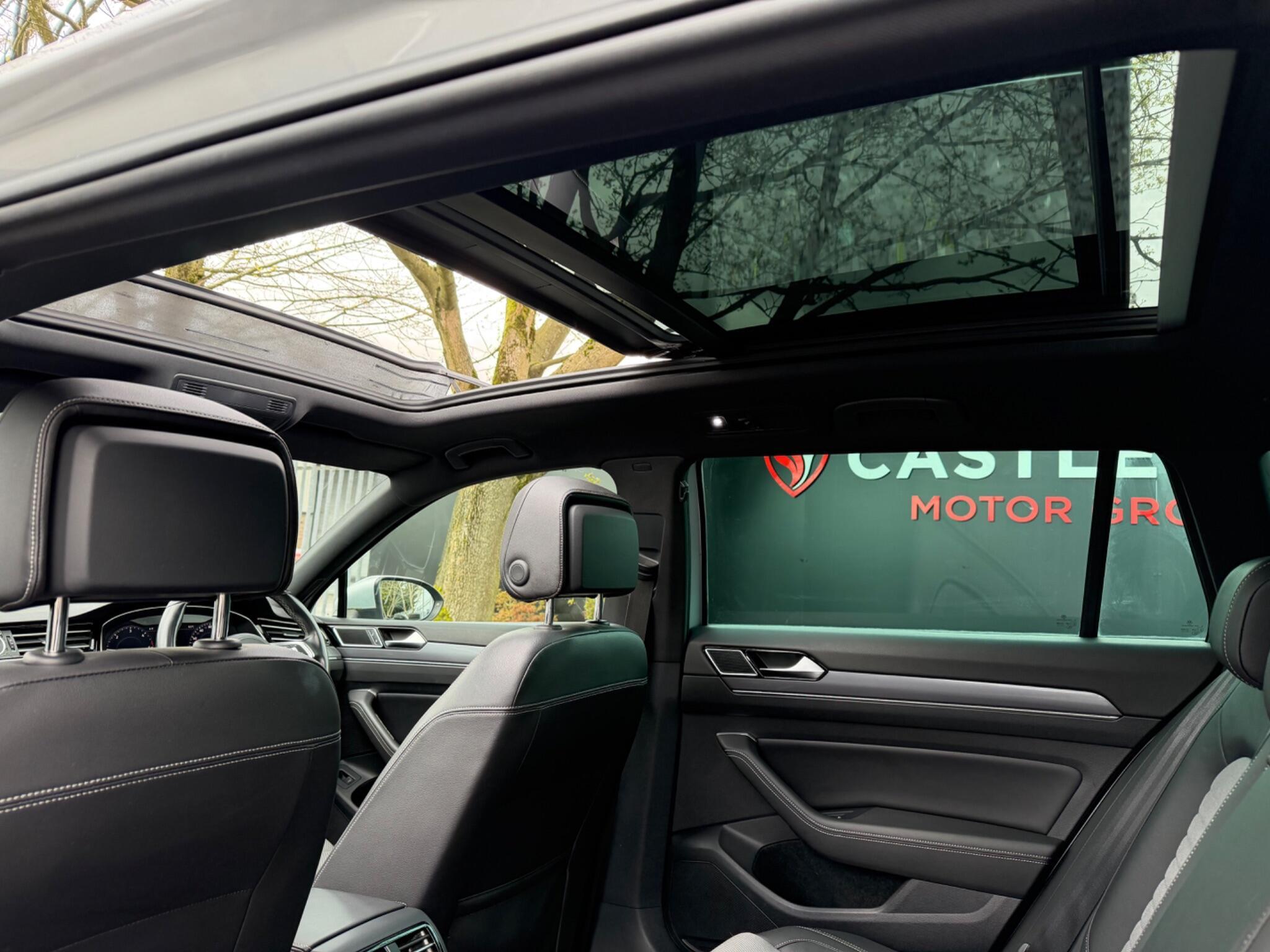 Volkswagen Passat - Image 17