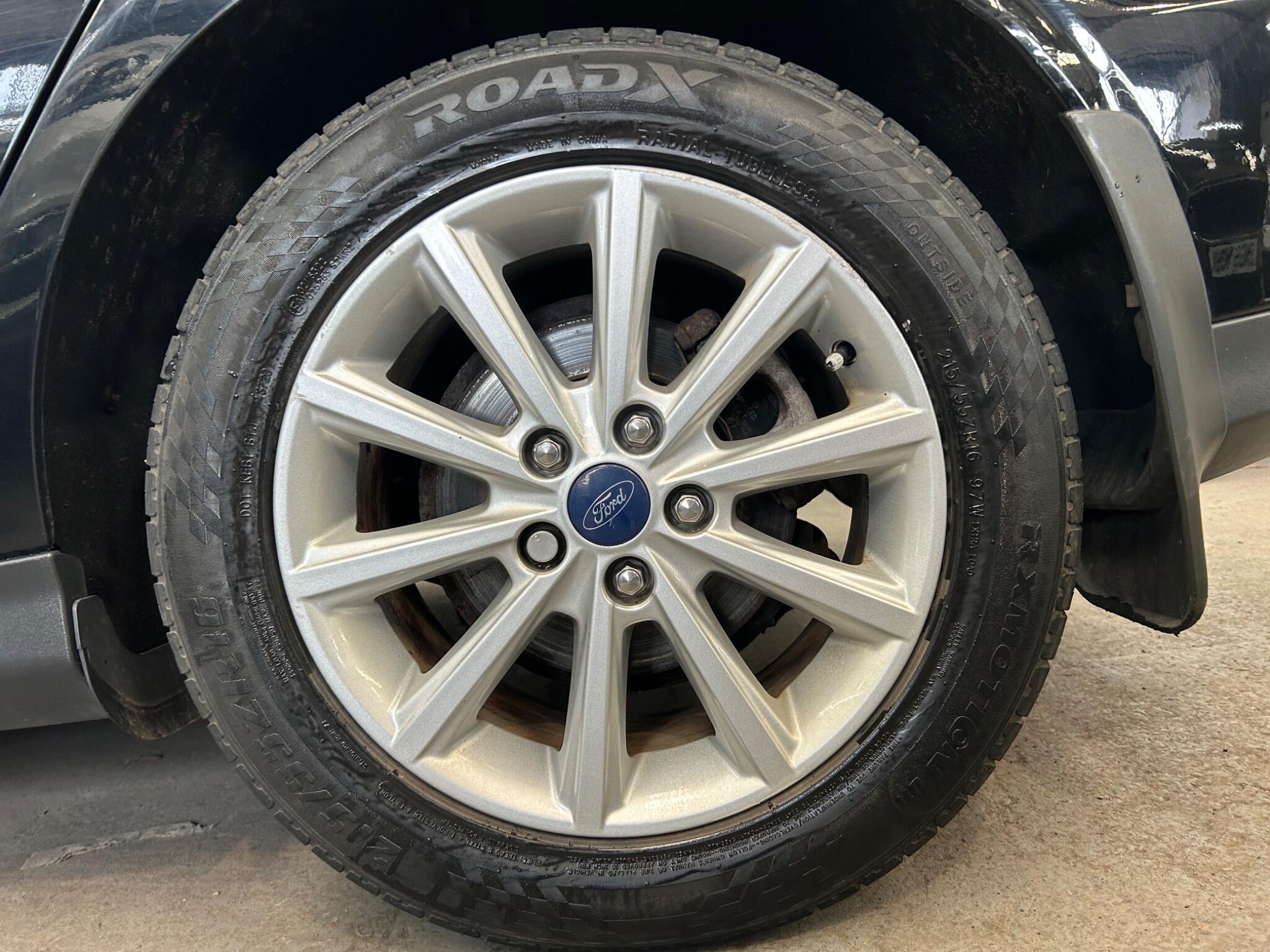 Ford Focus - Image 30