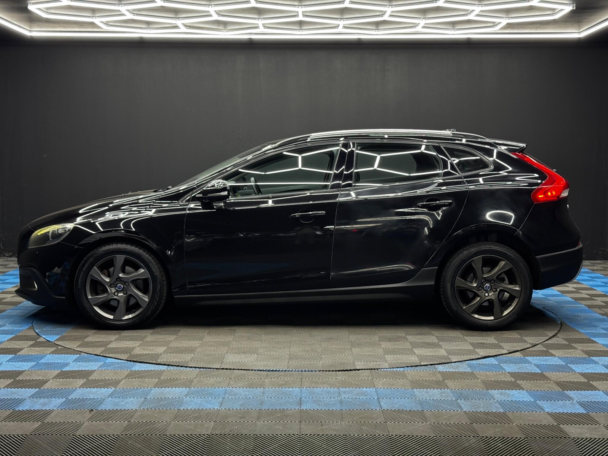 Volvo V40 CROSS COUNTRY - Image 8