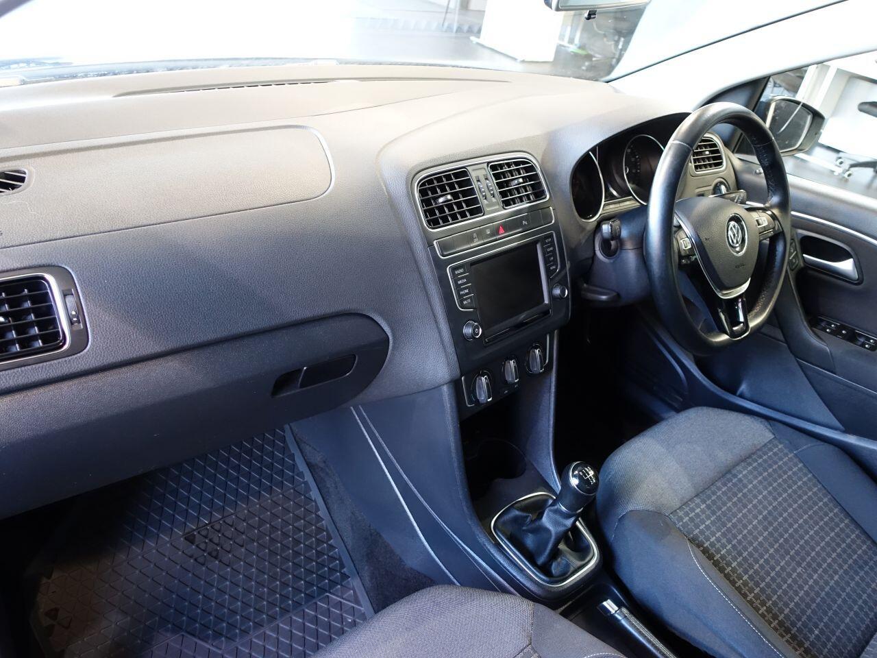 Volkswagen Polo - Image 14