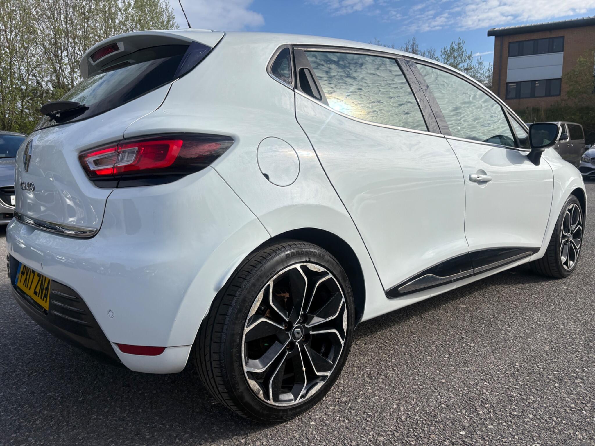 Renault Clio - Image 17