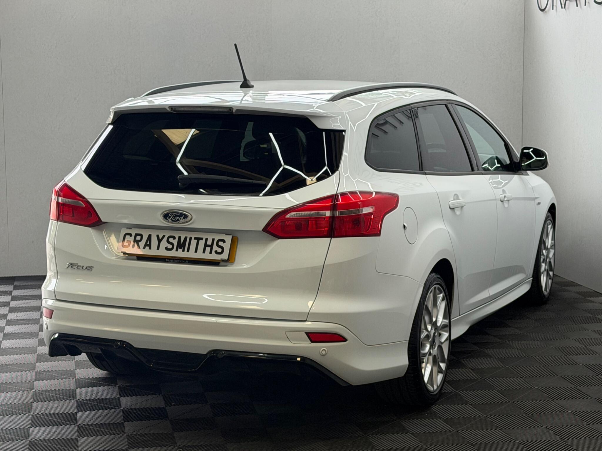 Ford Focus - Image 12