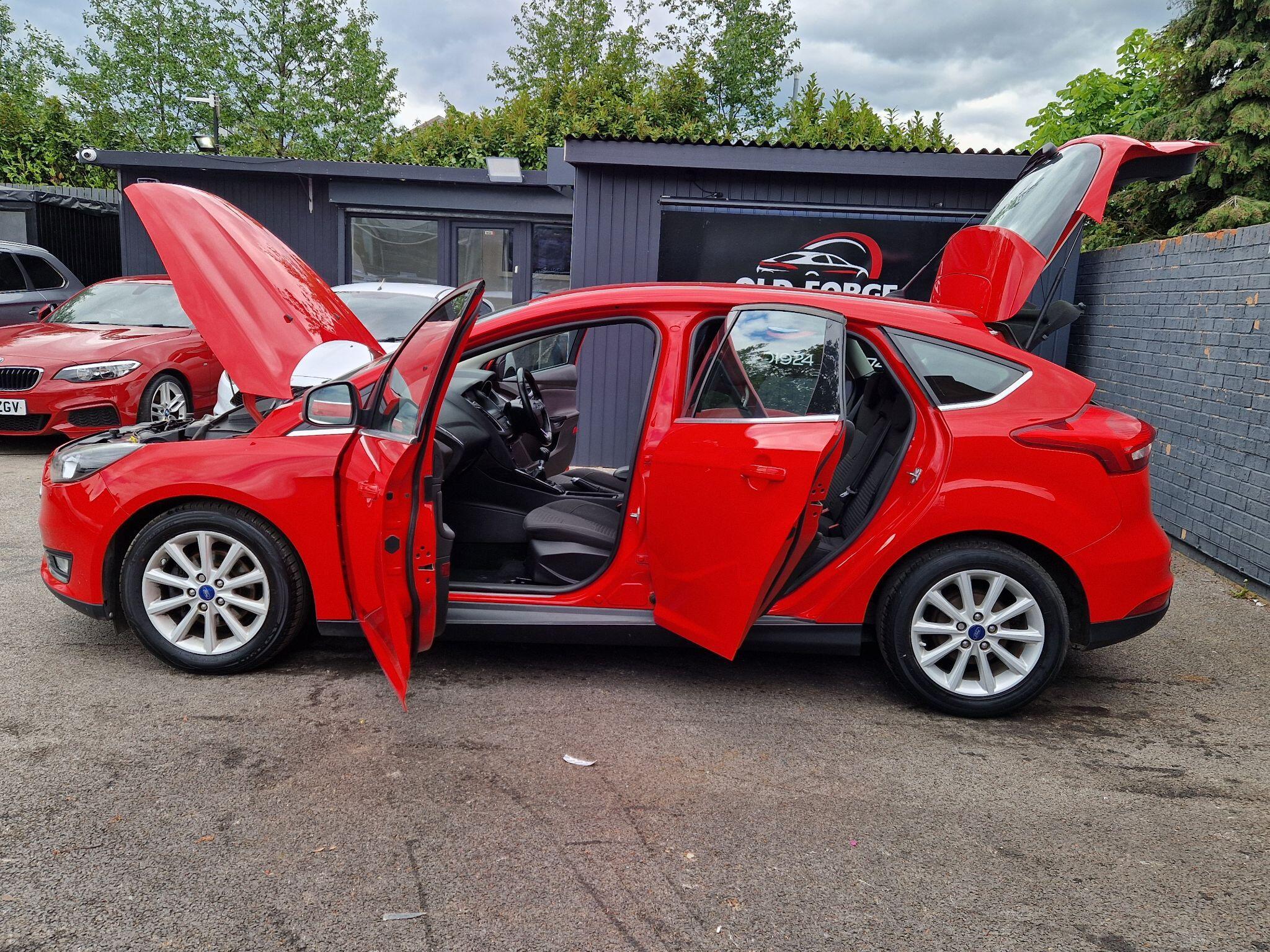 Ford Focus - Image 16