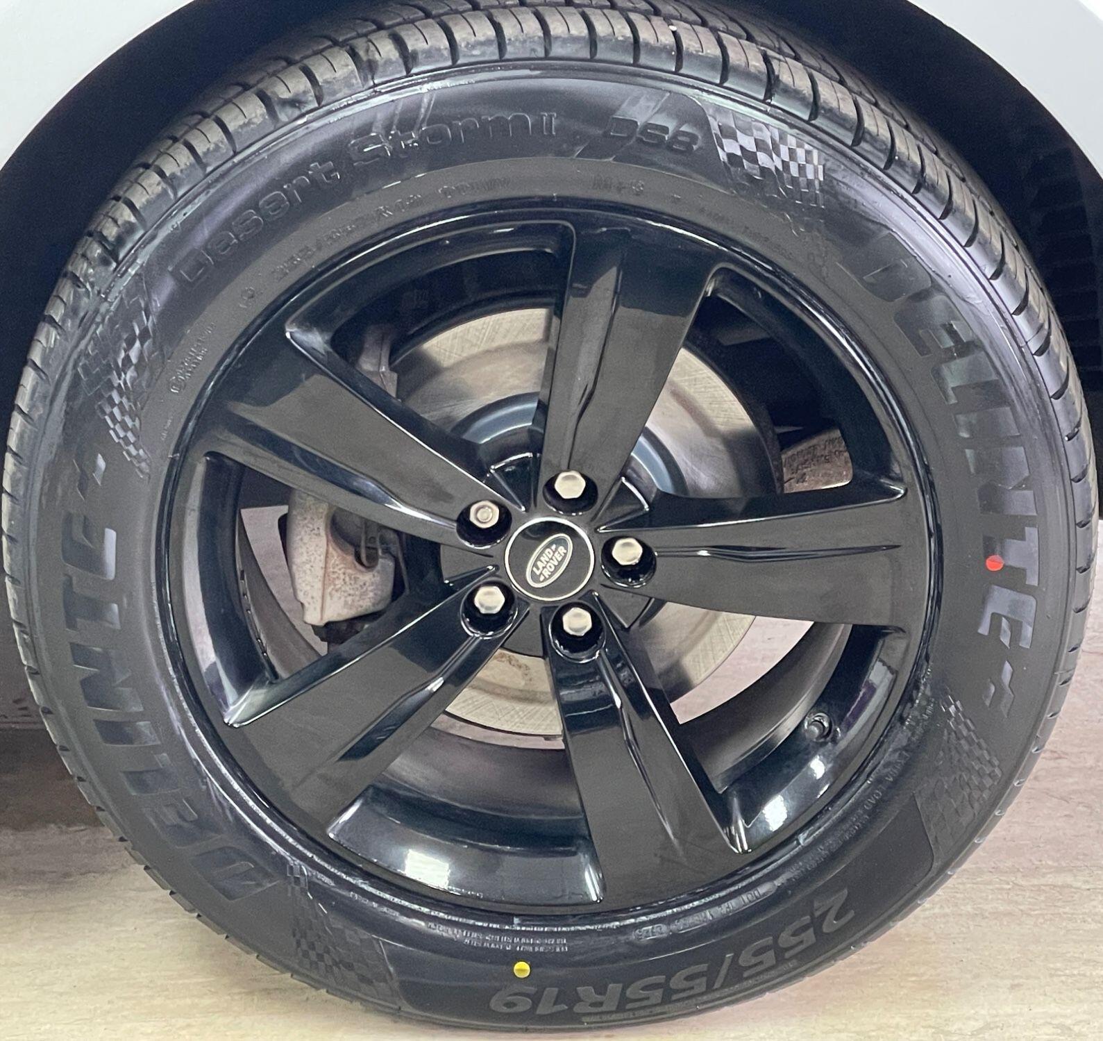 Land Rover Range Rover Velar - Image 15