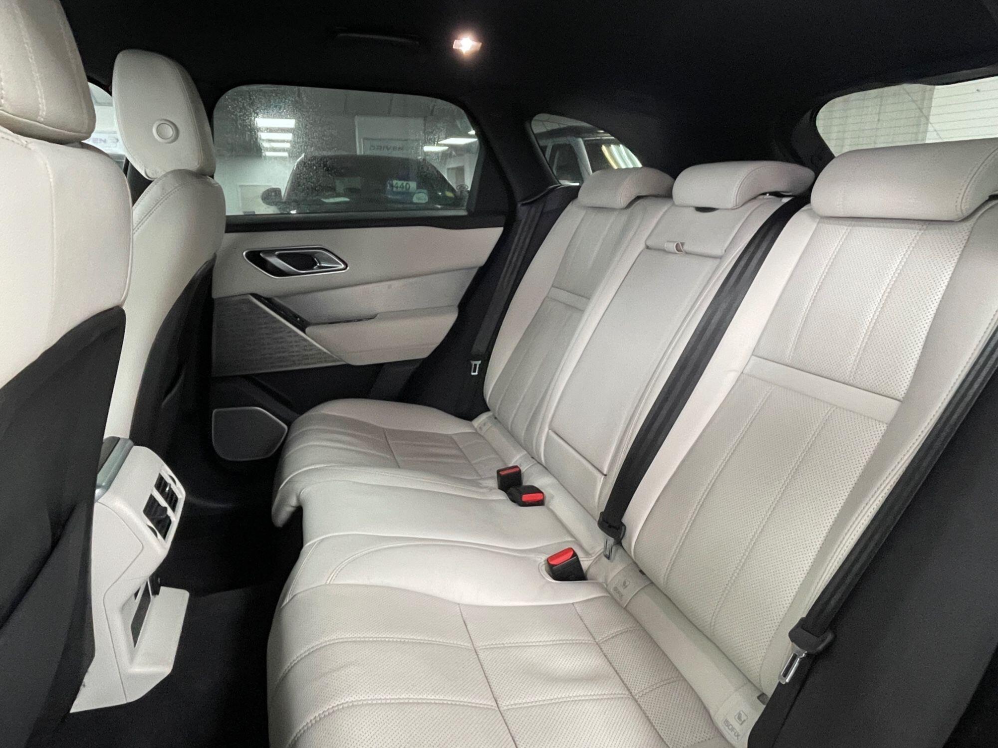 Land Rover Range Rover Velar - Image 30