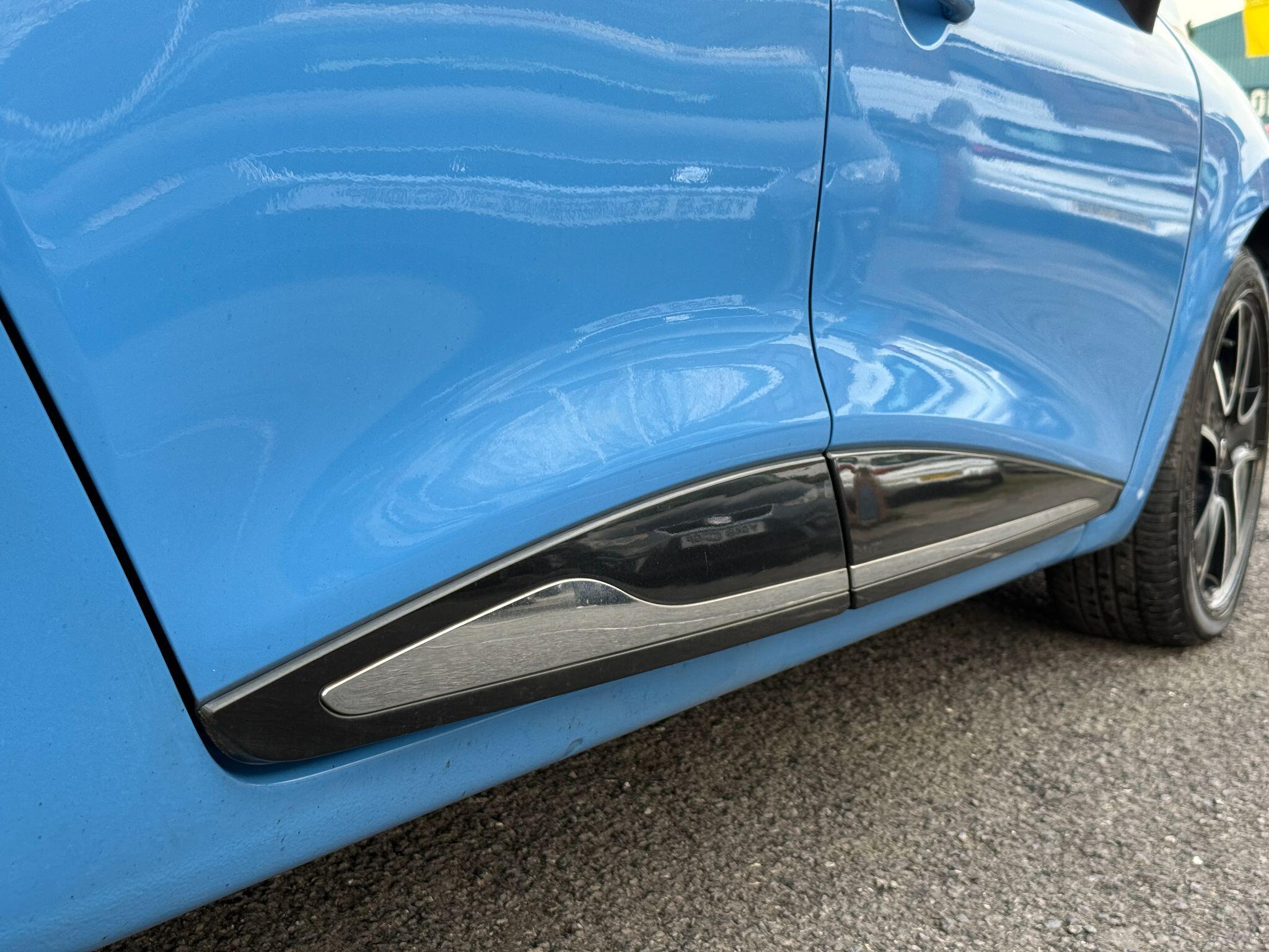 Renault Clio - Image 19