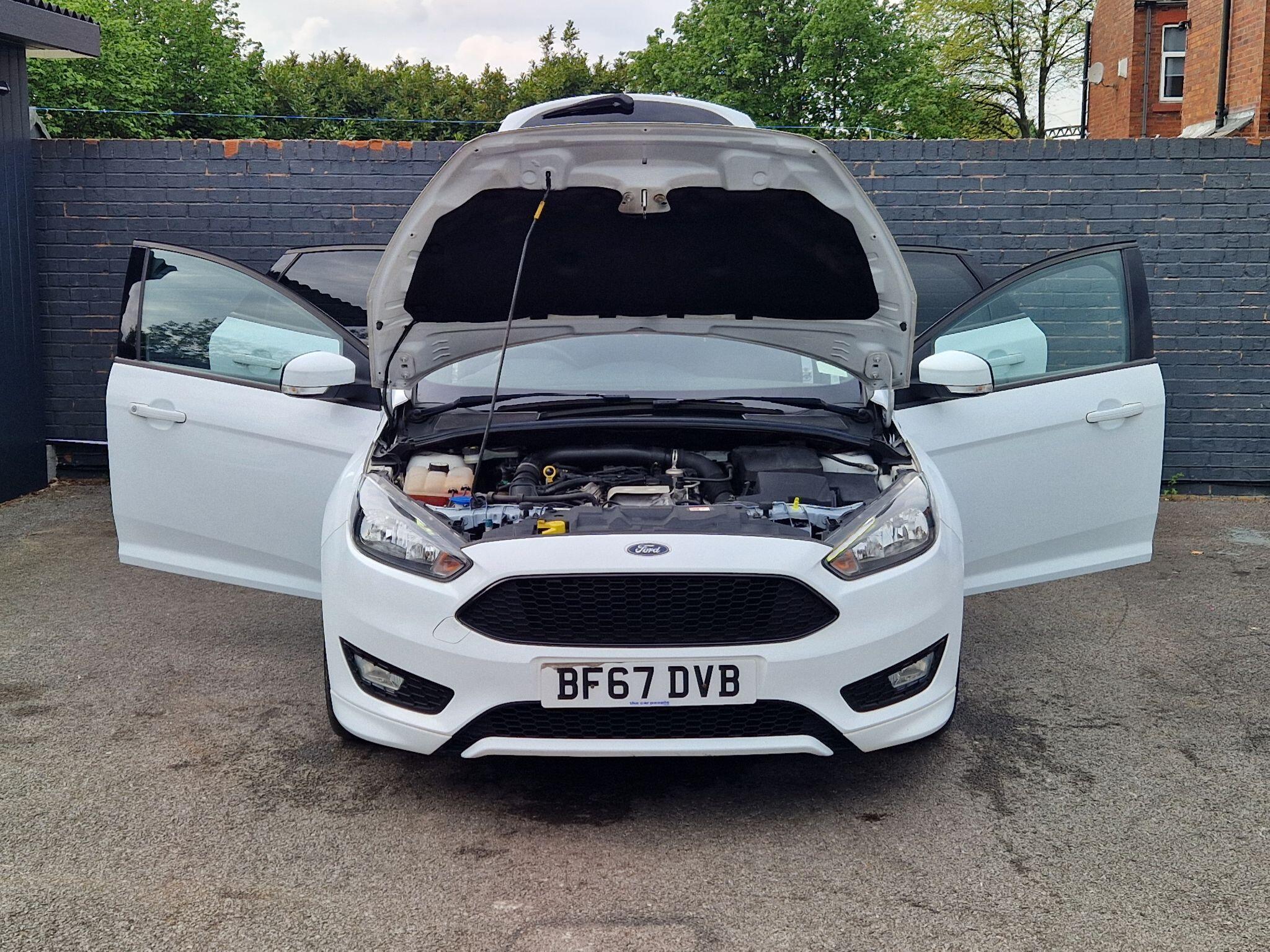 Ford Focus - Image 13