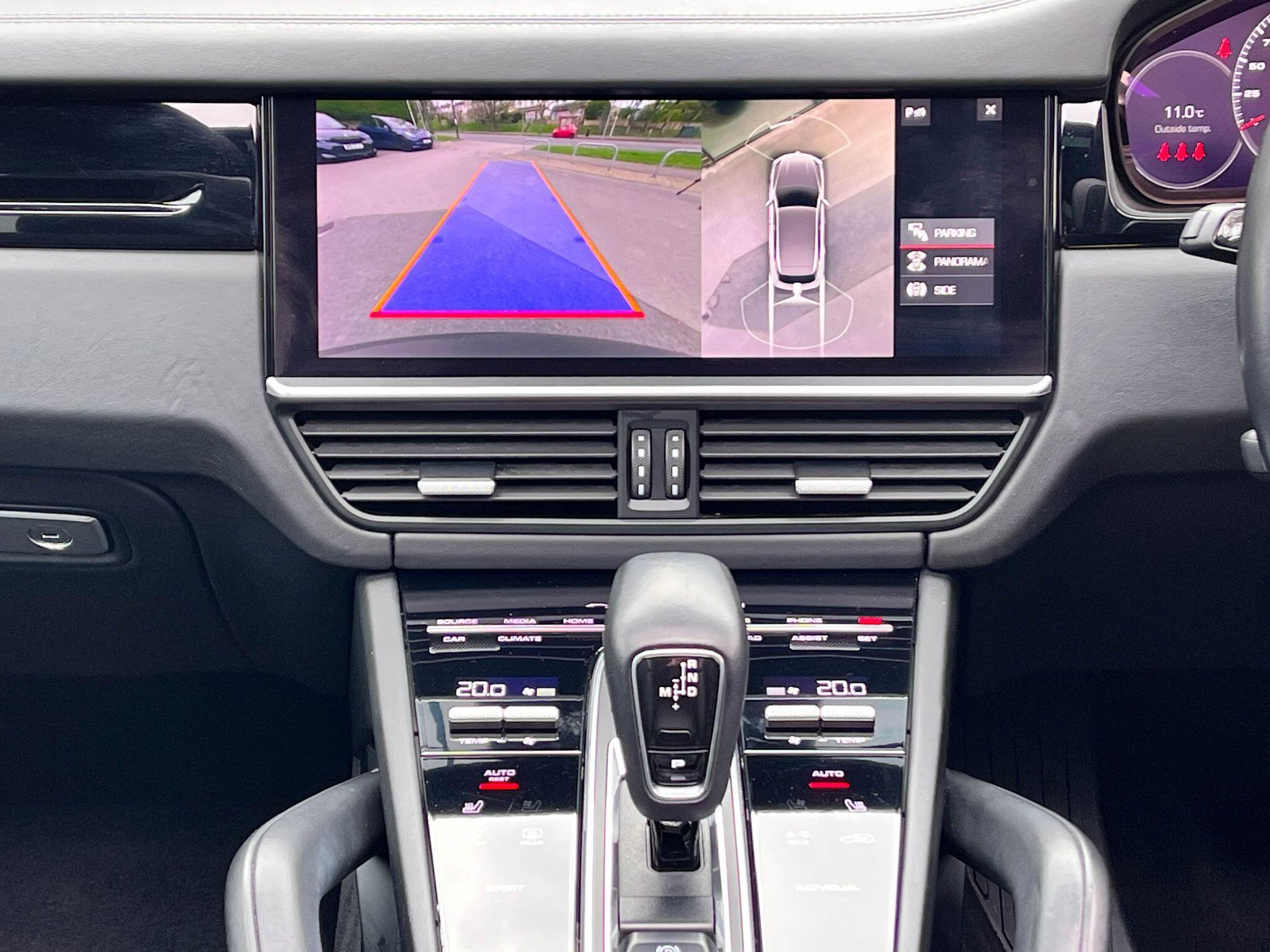 Porsche Cayenne - Image 10