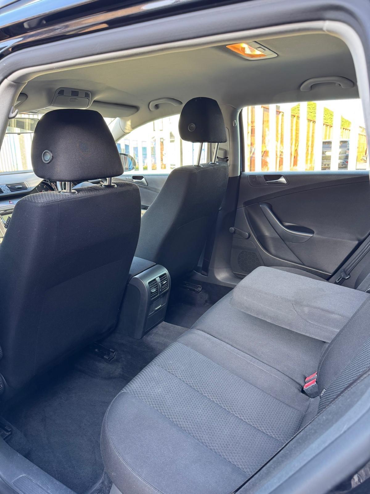 Volkswagen Passat - Image 31