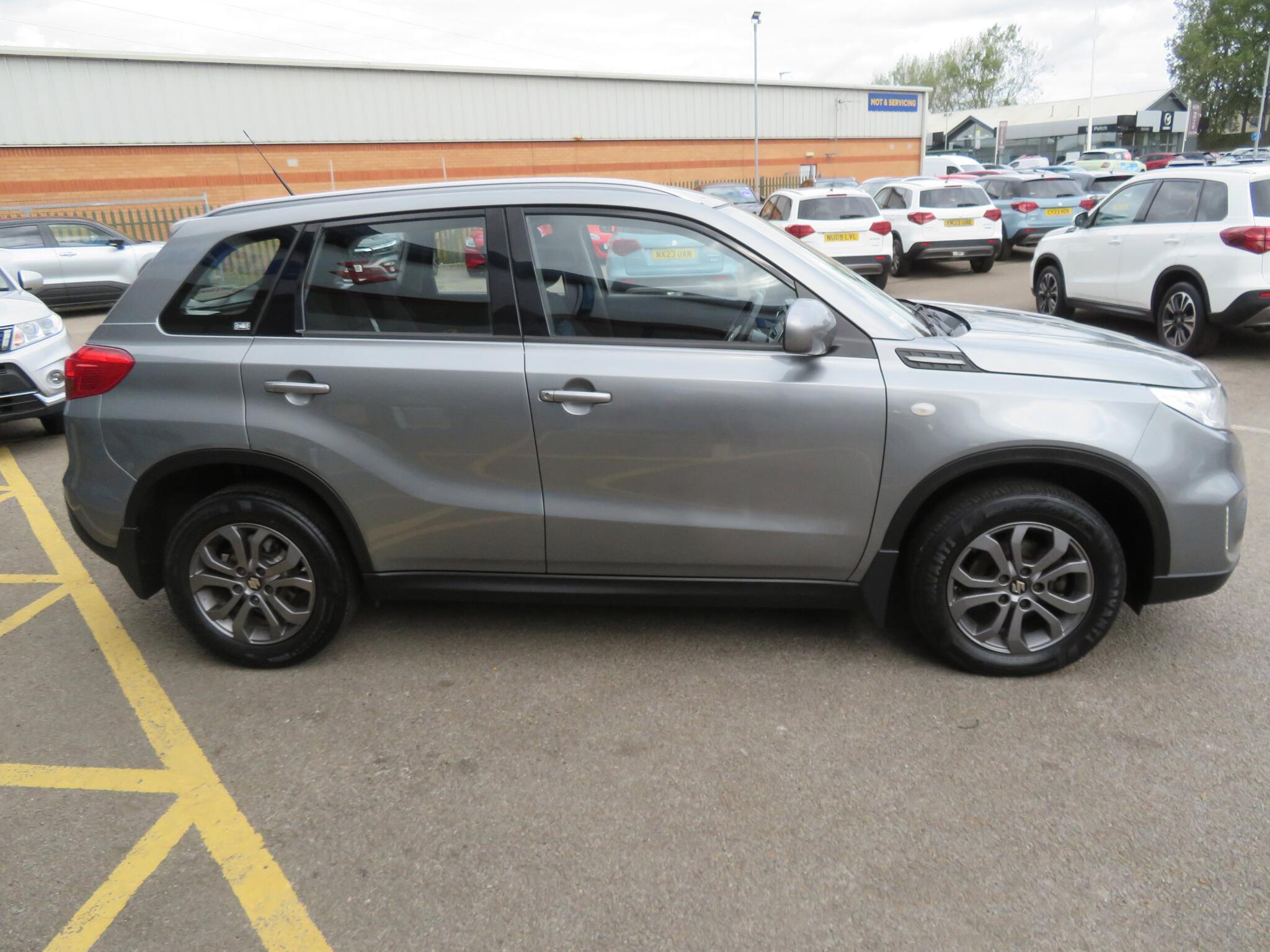 Suzuki Vitara - Image 11