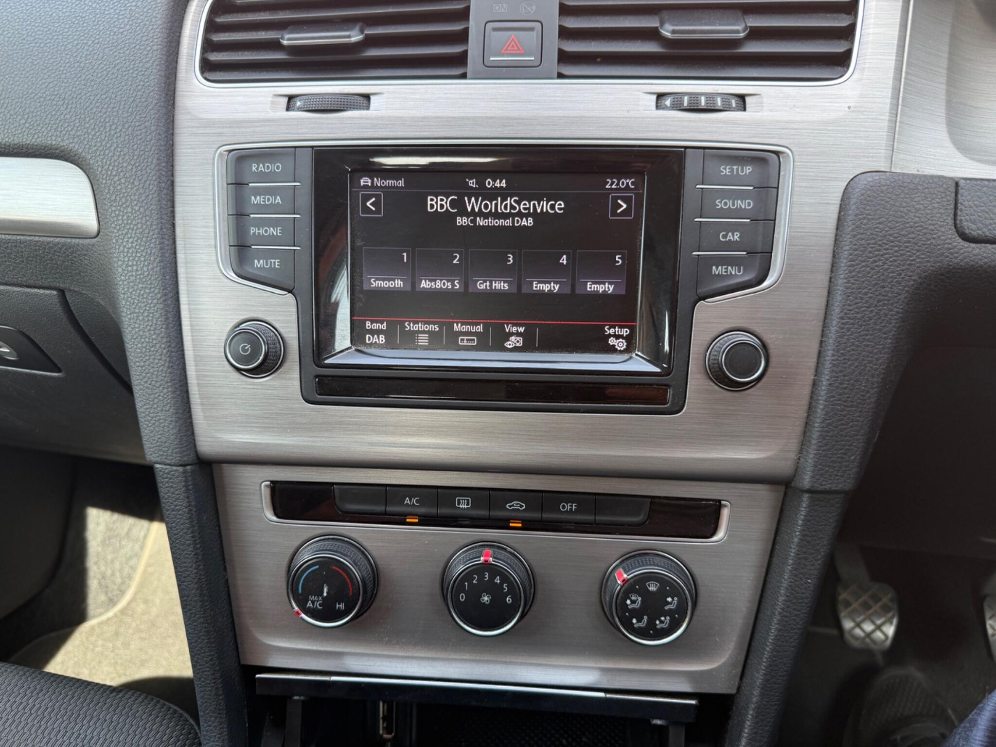 Volkswagen Golf - Image 11
