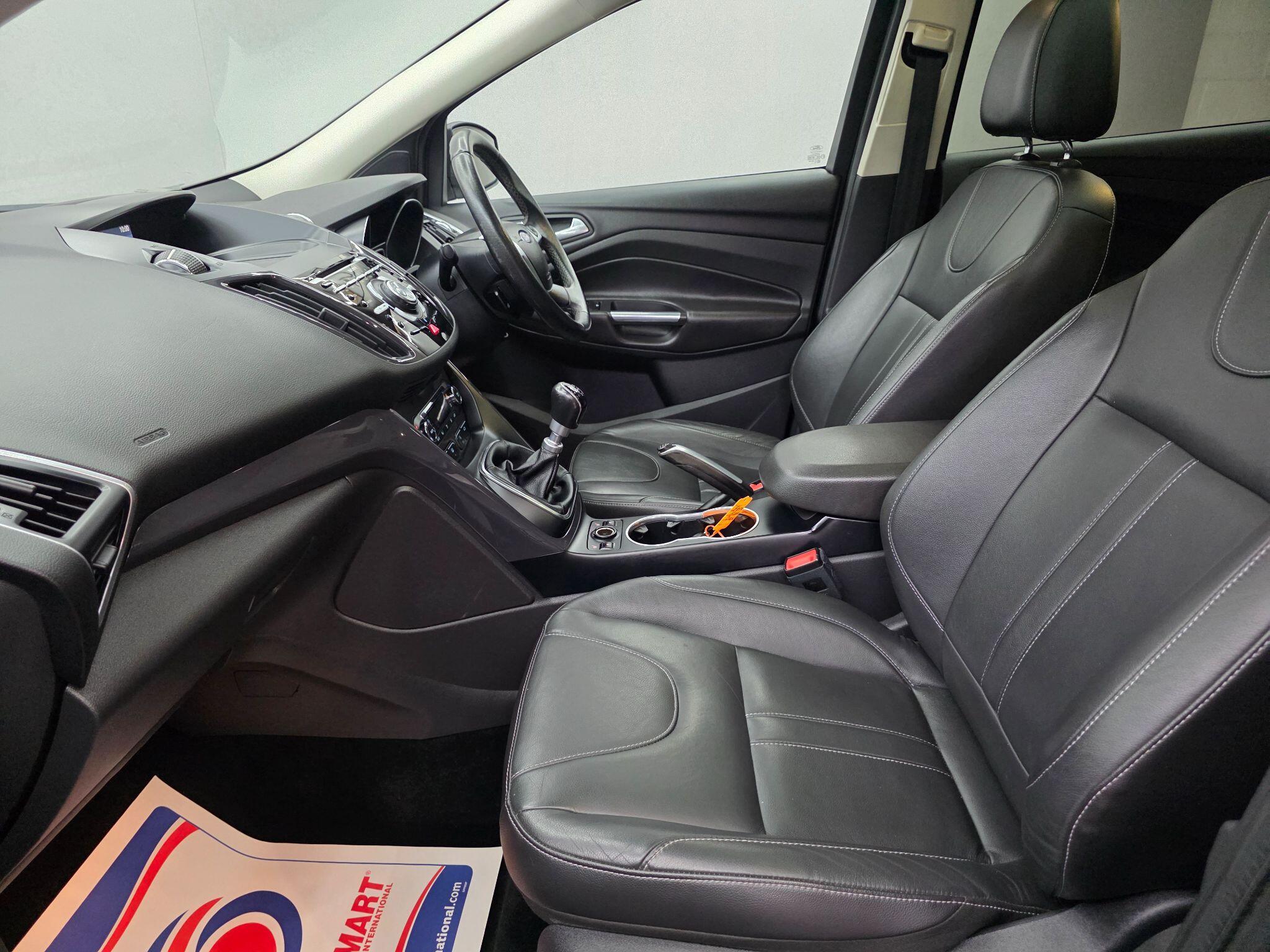 Ford Kuga - Image 35