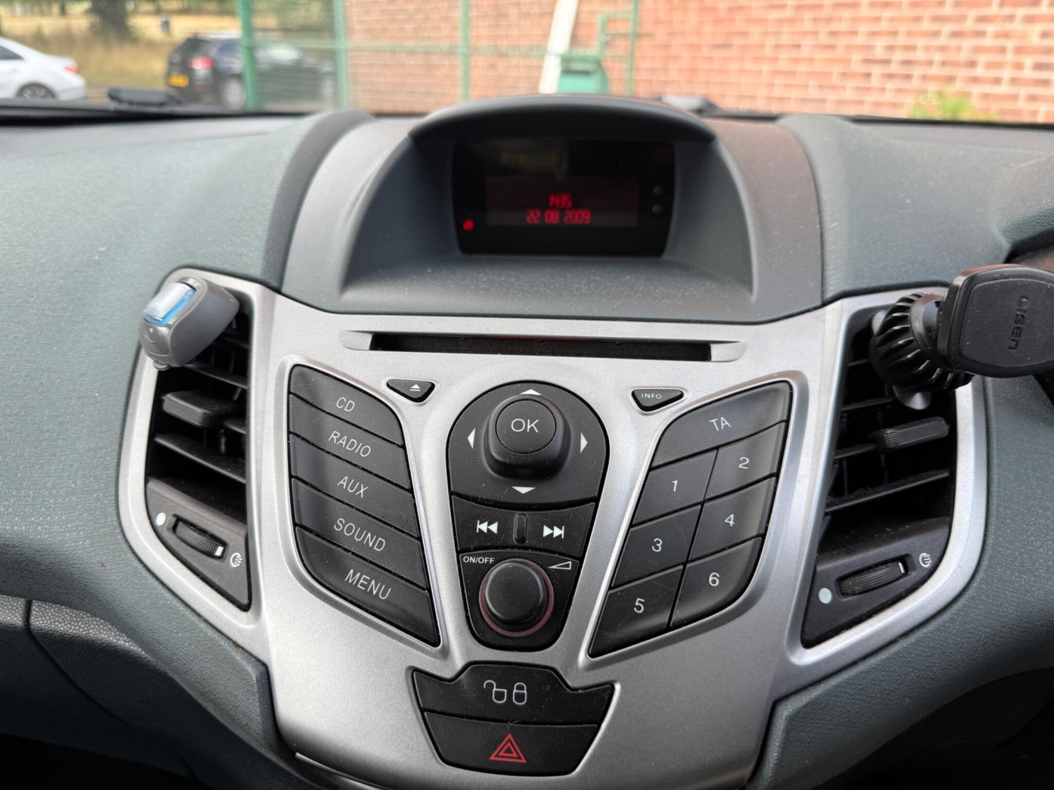 Ford Fiesta - Image 11