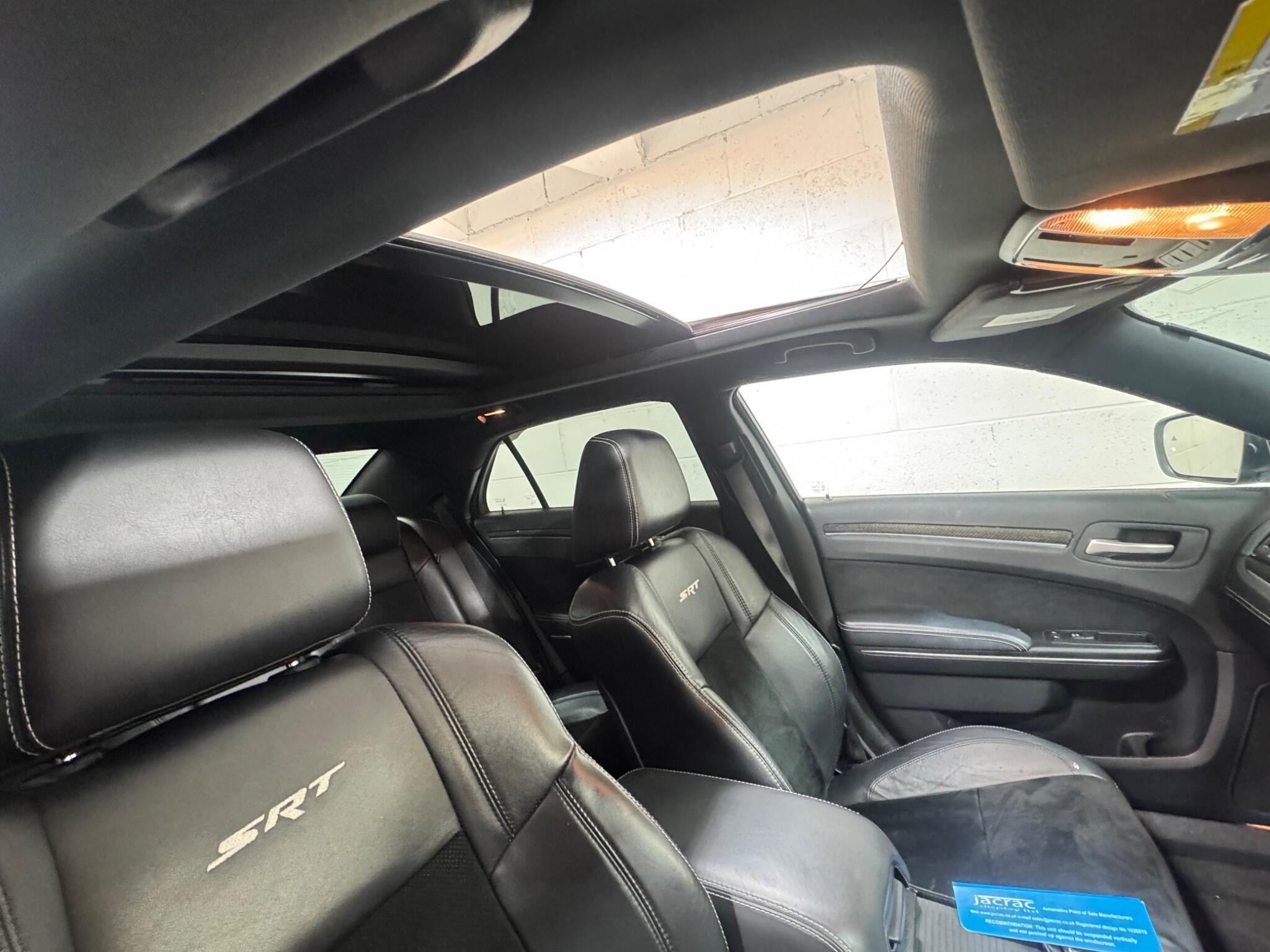 Chrysler 300C - Image 13
