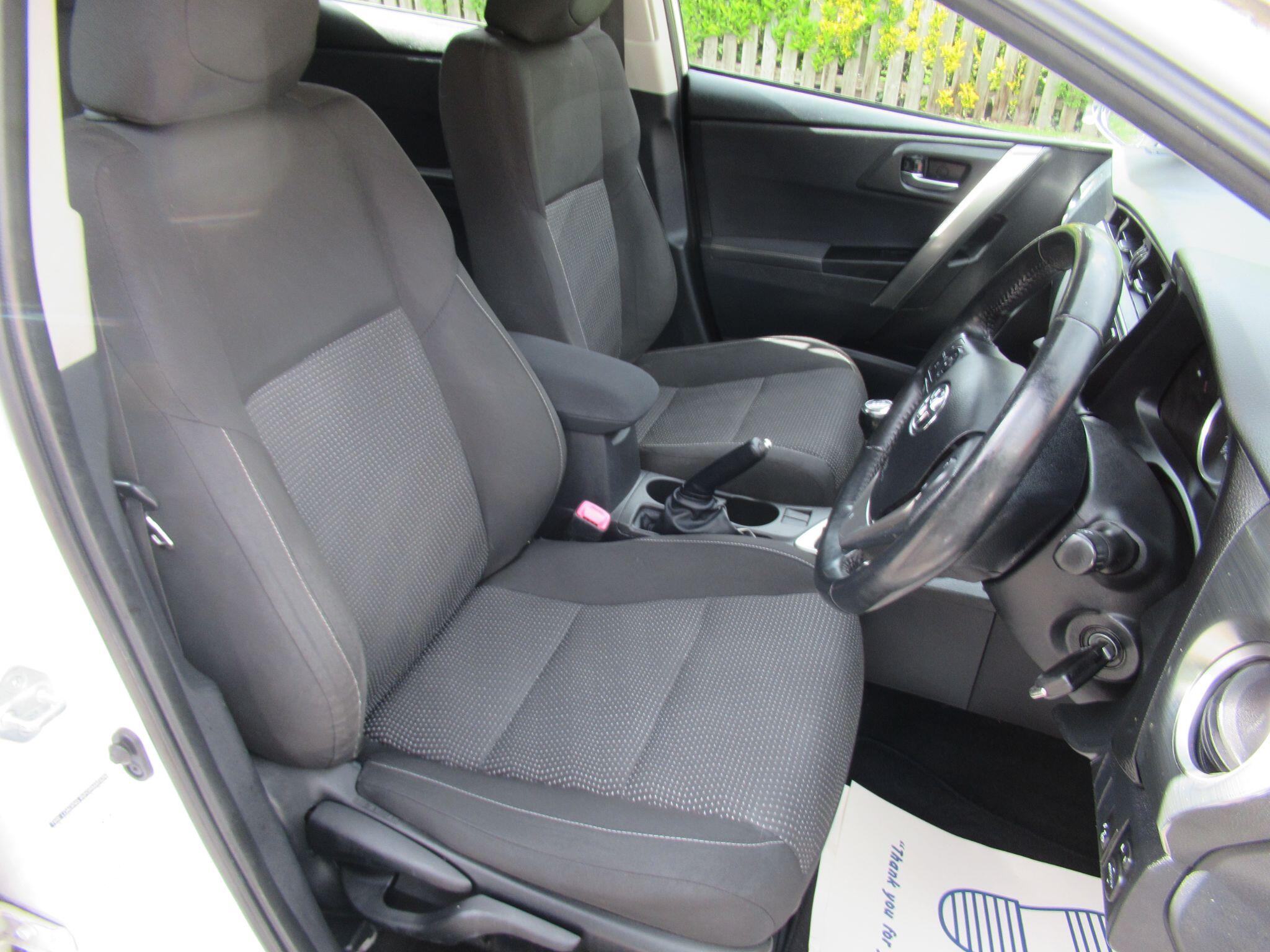 Toyota Auris - Image 19