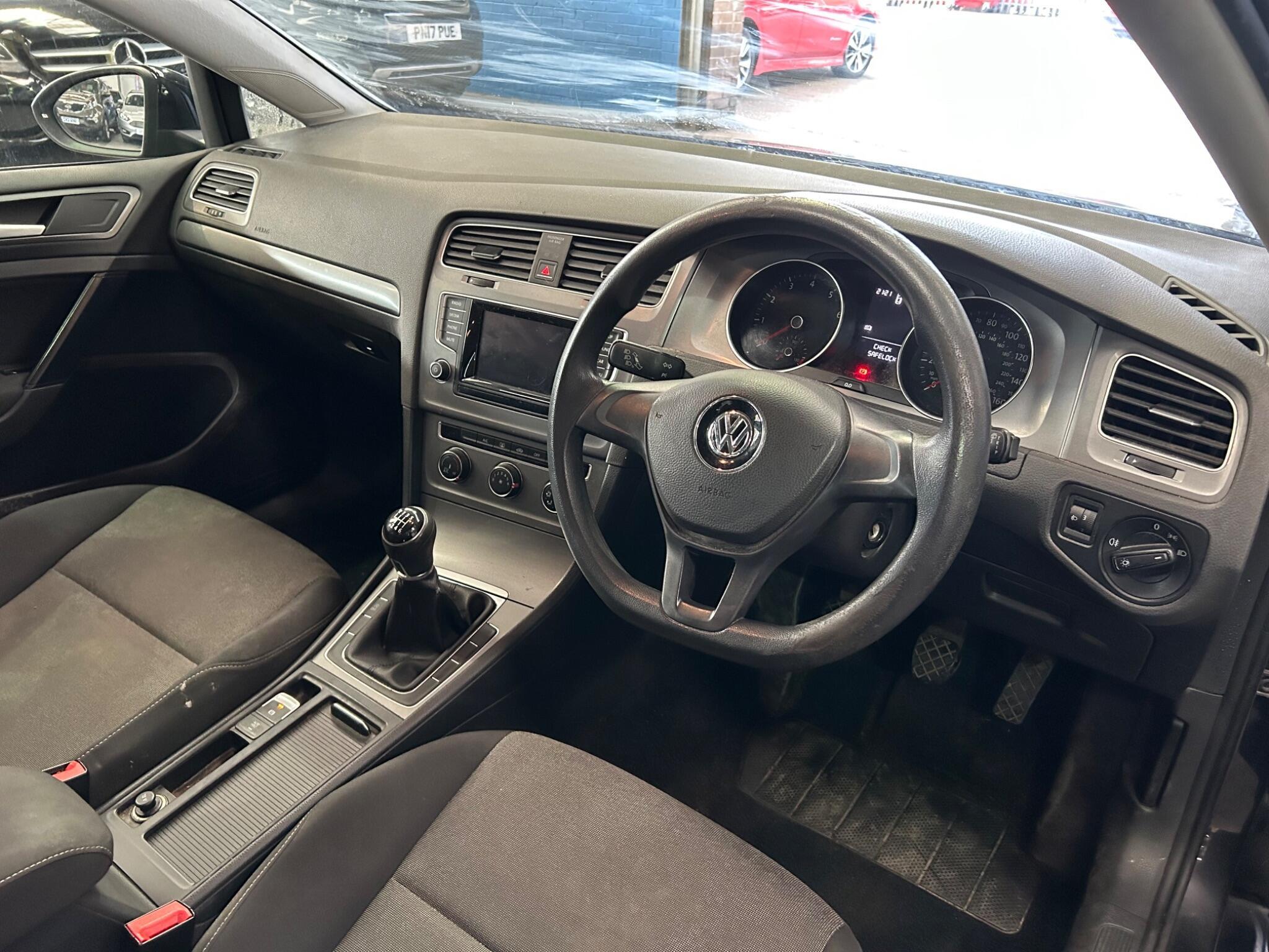 Volkswagen Golf - Image 9