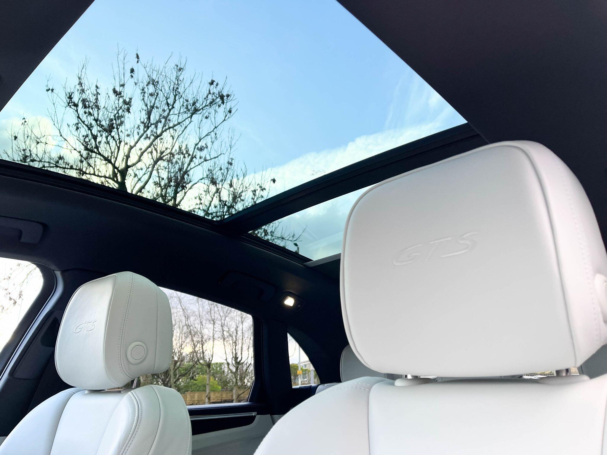Porsche Macan - Image 9