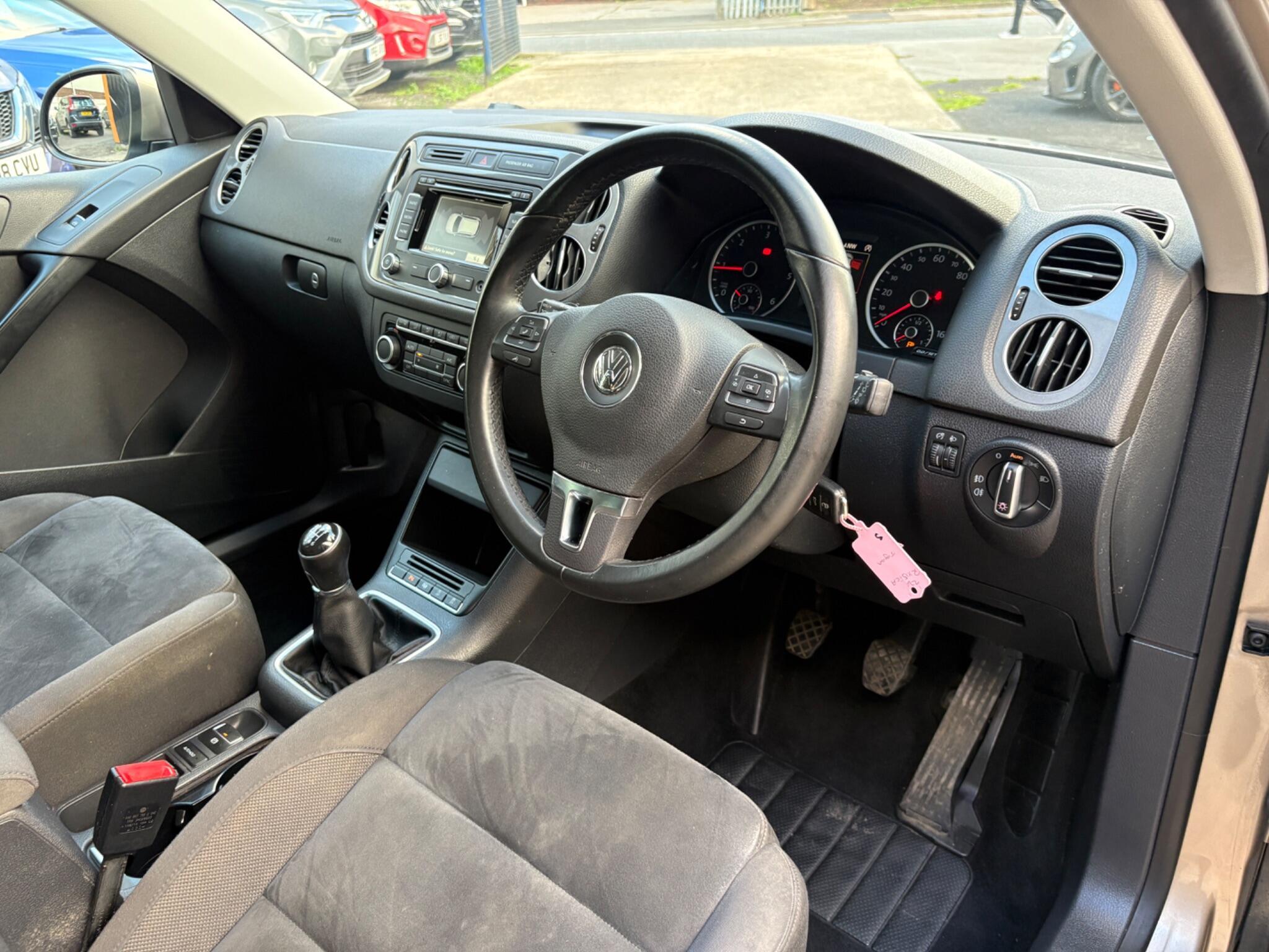 Volkswagen Tiguan - Image 12