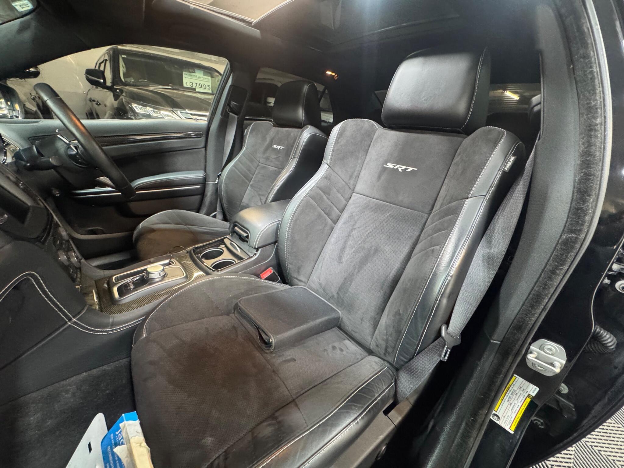 Chrysler 300C - Image 10