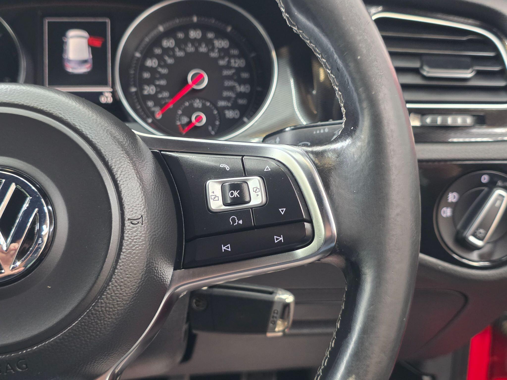 Volkswagen Golf - Image 22