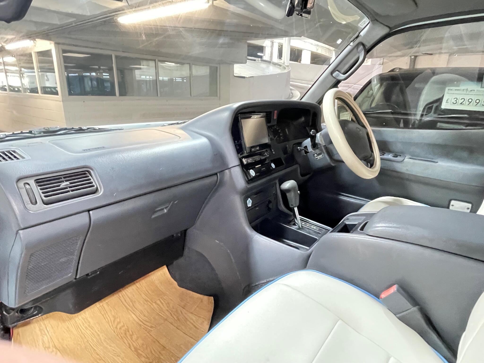Toyota Hiace - Image 10