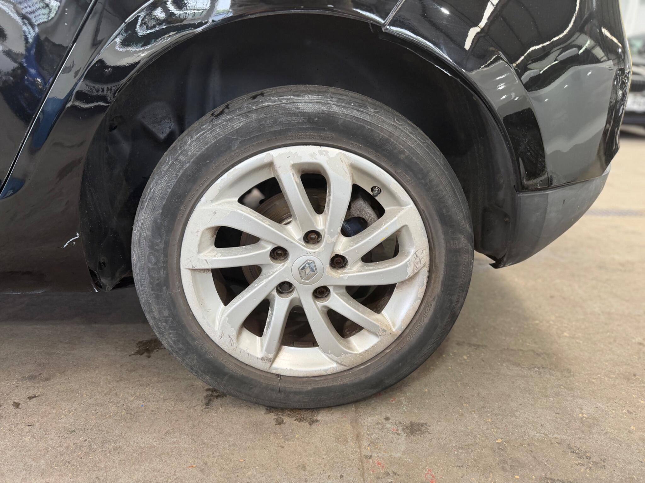Renault Megane - Image 13