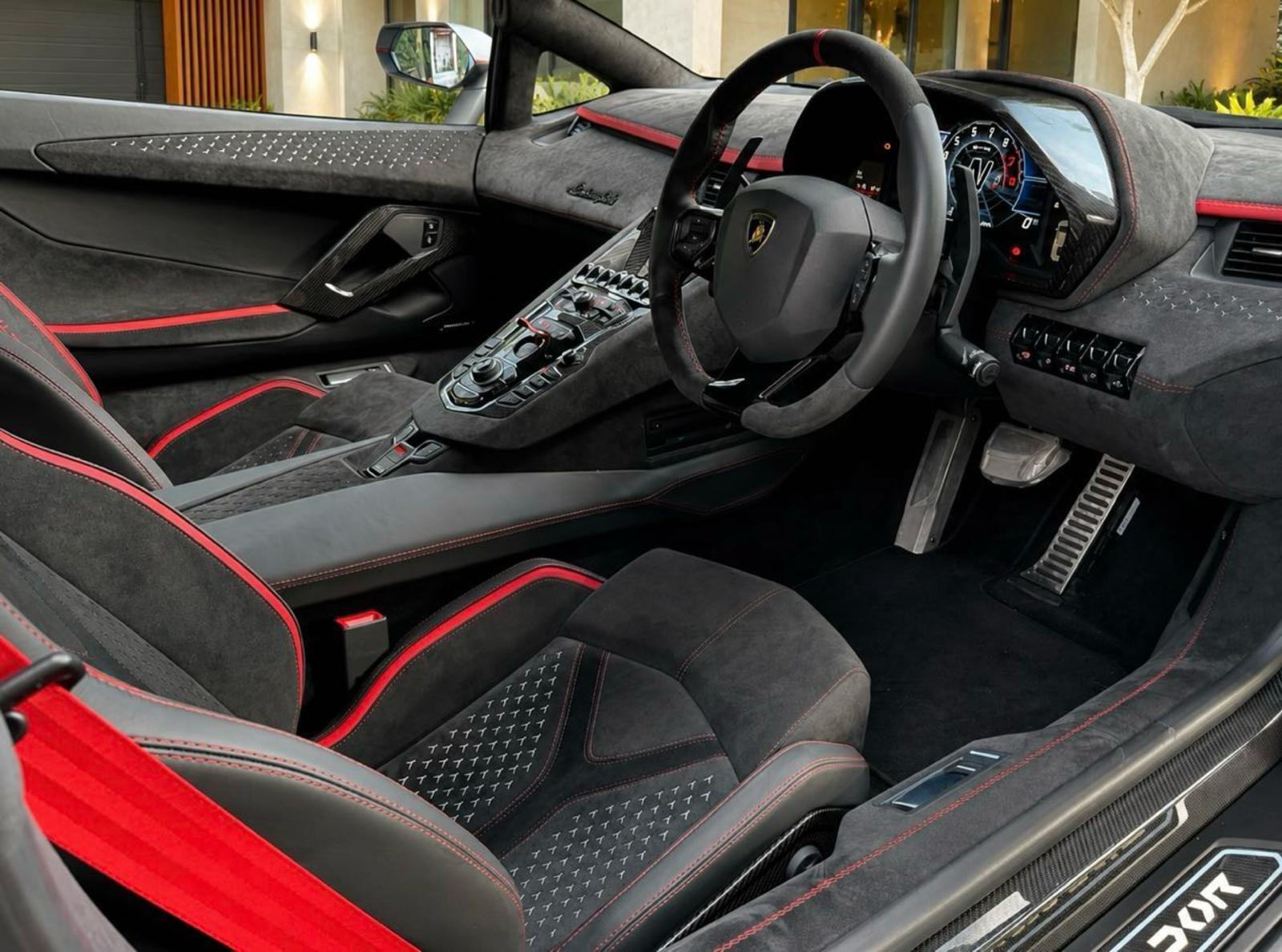 Lamborghini Aventador - Image 8