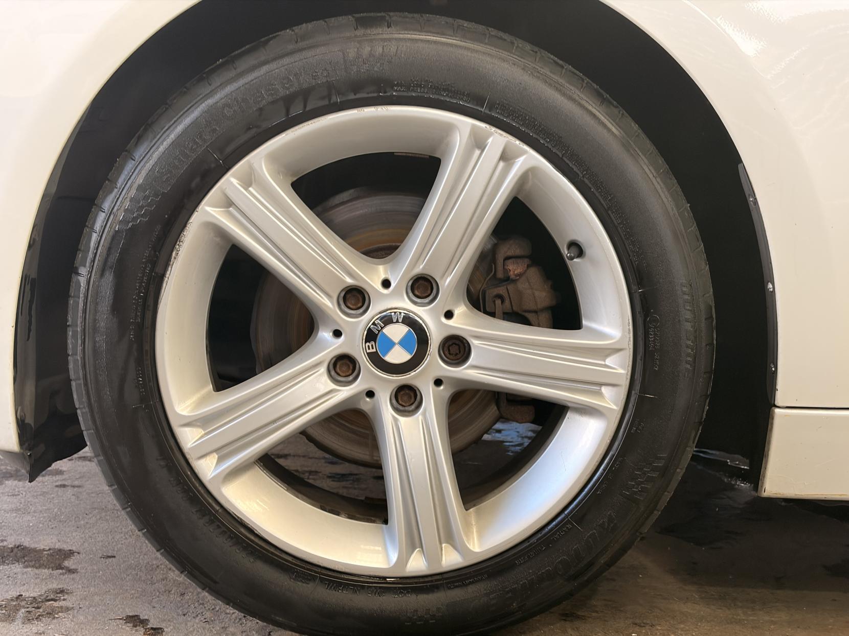BMW 3 Series - Image 17
