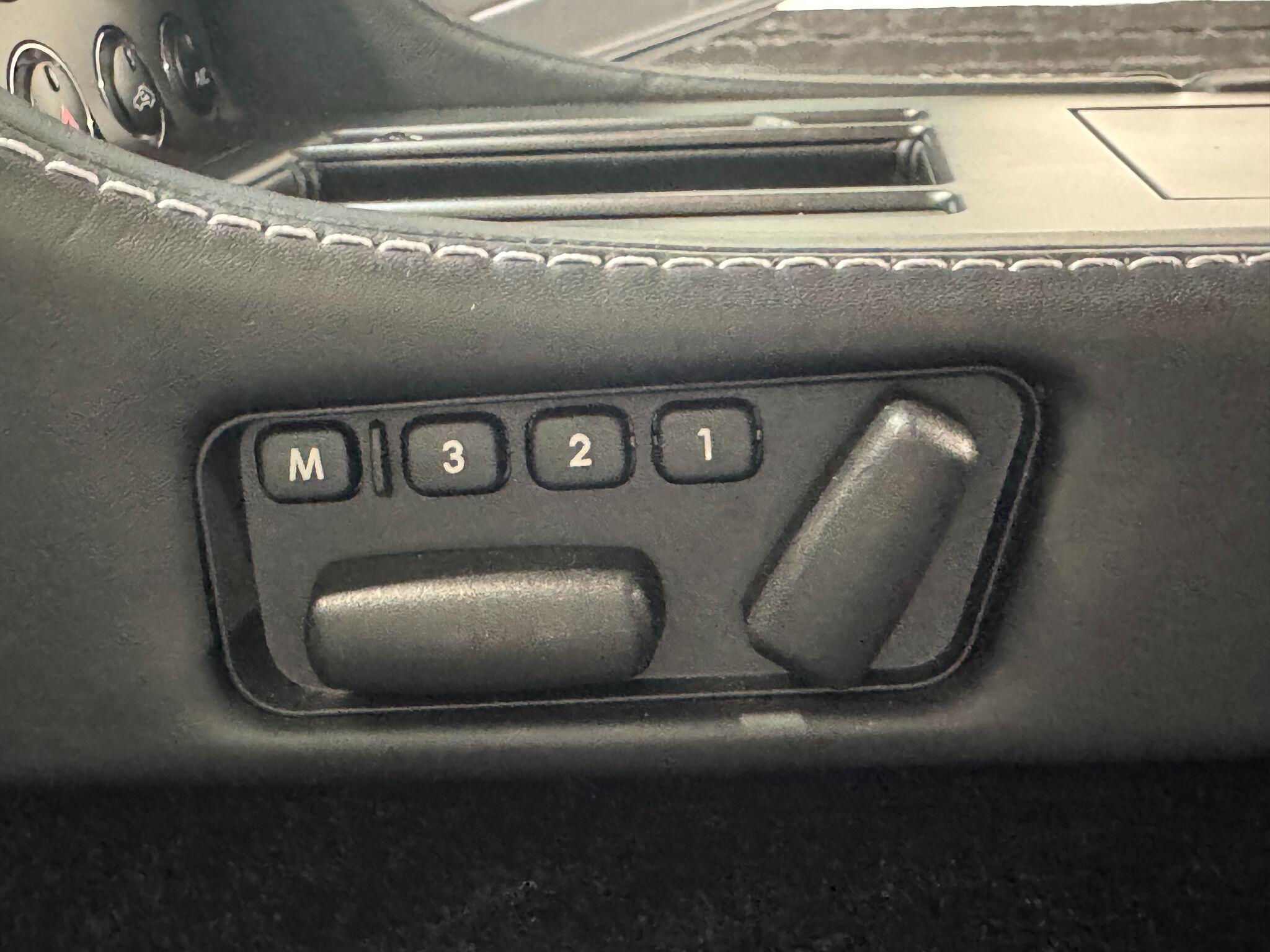 Aston Martin Vantage - Image 73