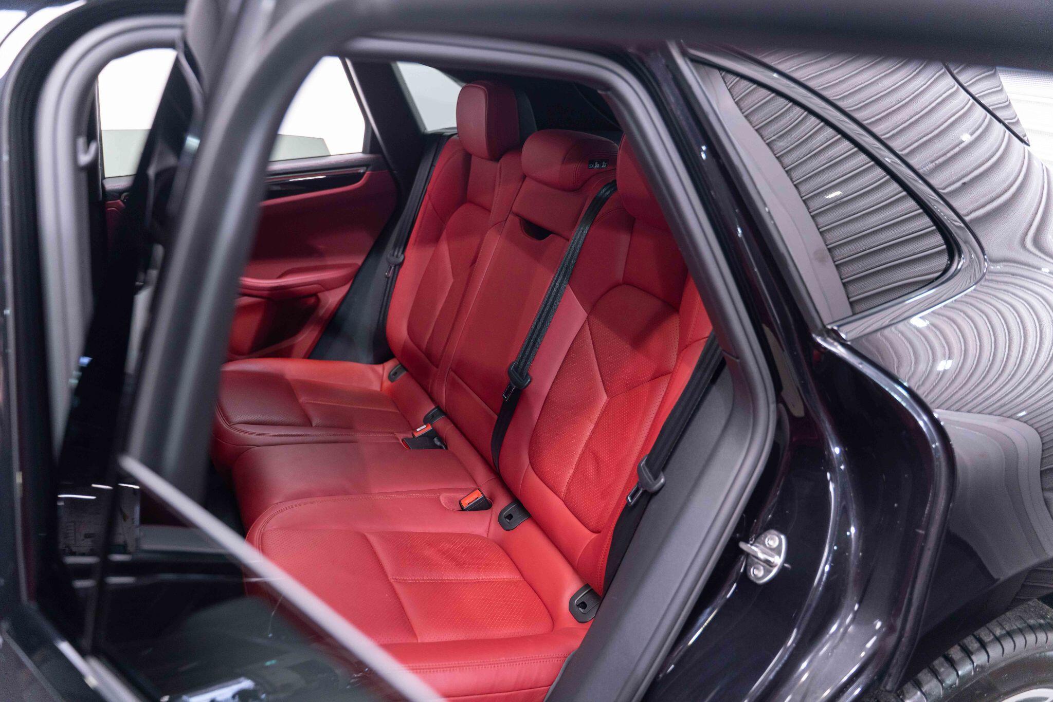 Porsche Macan - Image 18