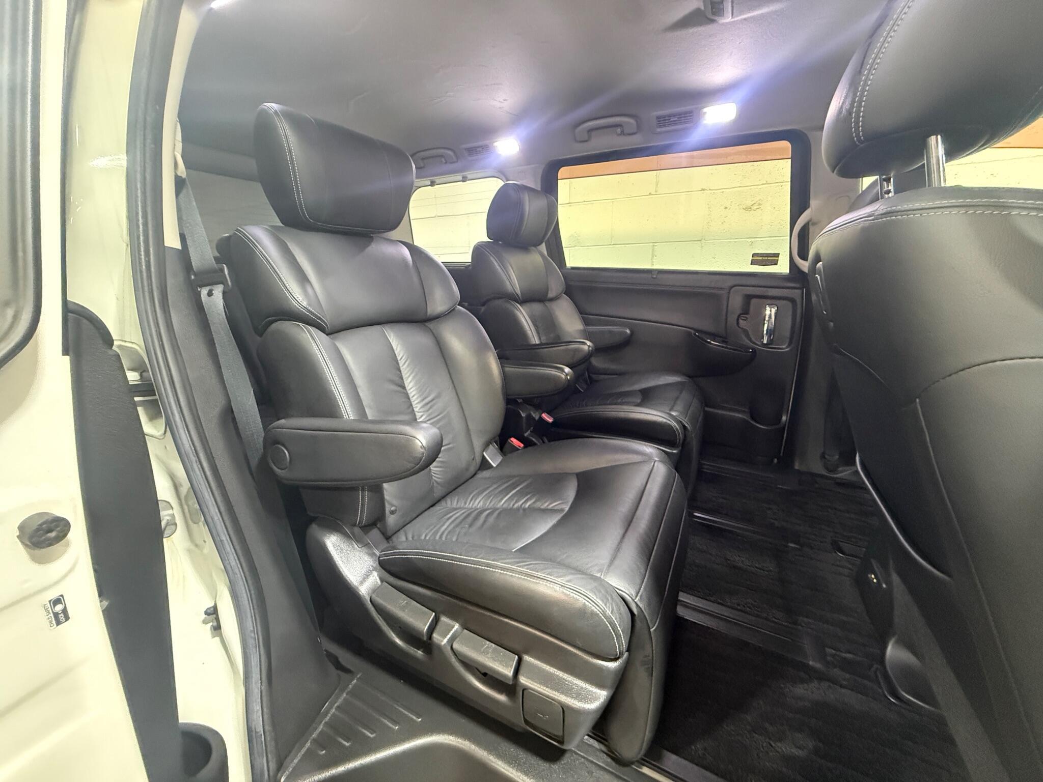 Nissan Elgrand - Image 12