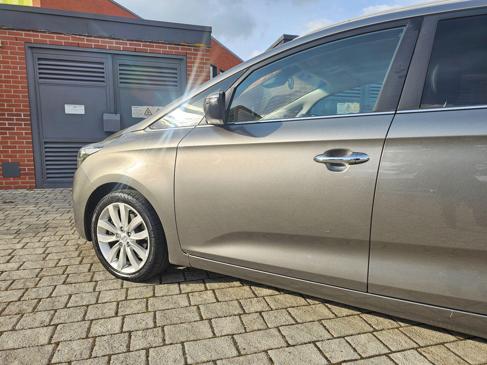 Kia Carens - Image 13