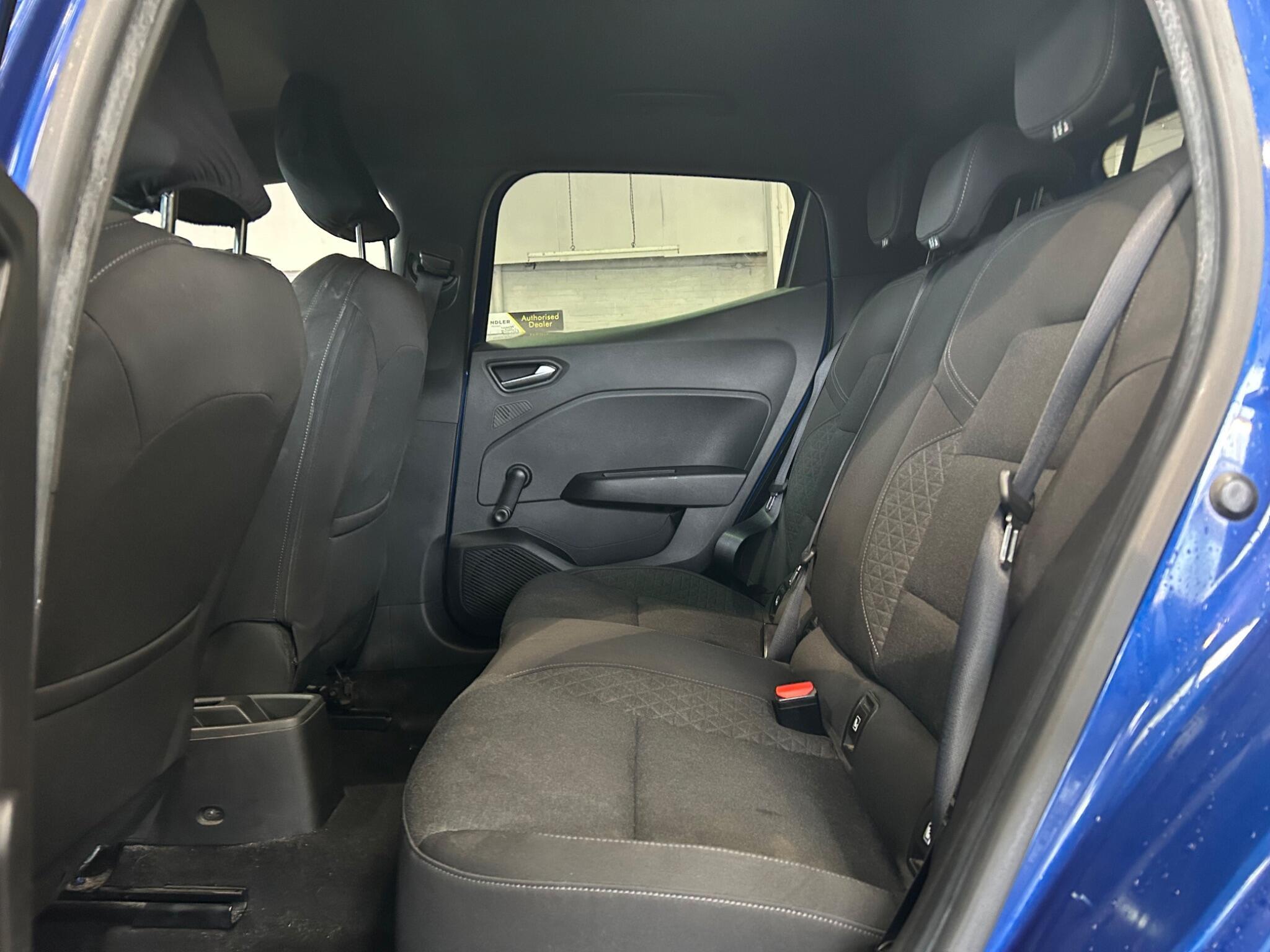 Renault Clio - Image 14