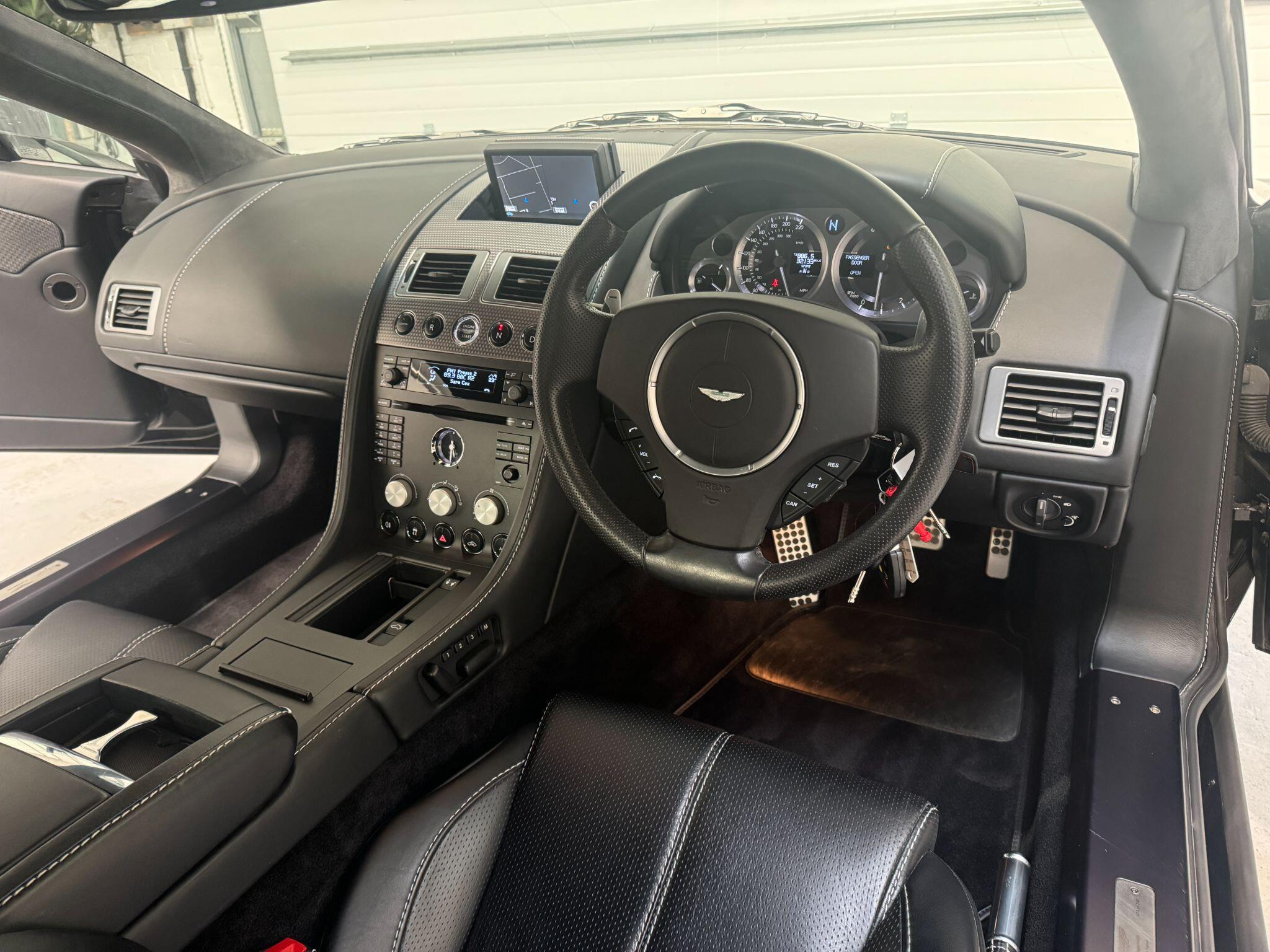 Aston Martin Vantage - Image 21